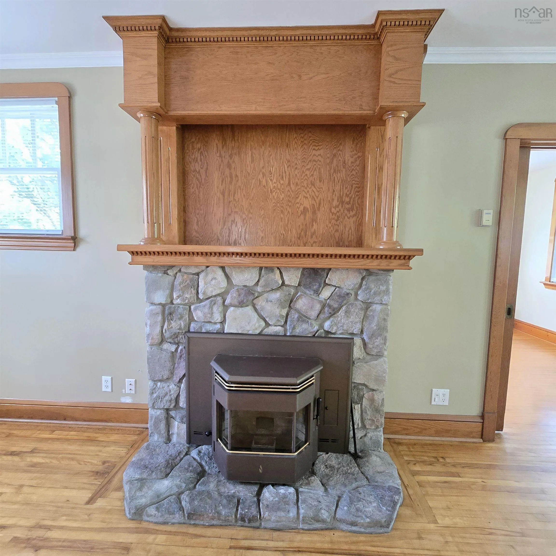 142 Shandwick Street, Sydney, NS B1P 4V6, 5 Bedrooms Bedrooms, ,3 BathroomsBathrooms,Residential,For Sale,Shandwick,202520651