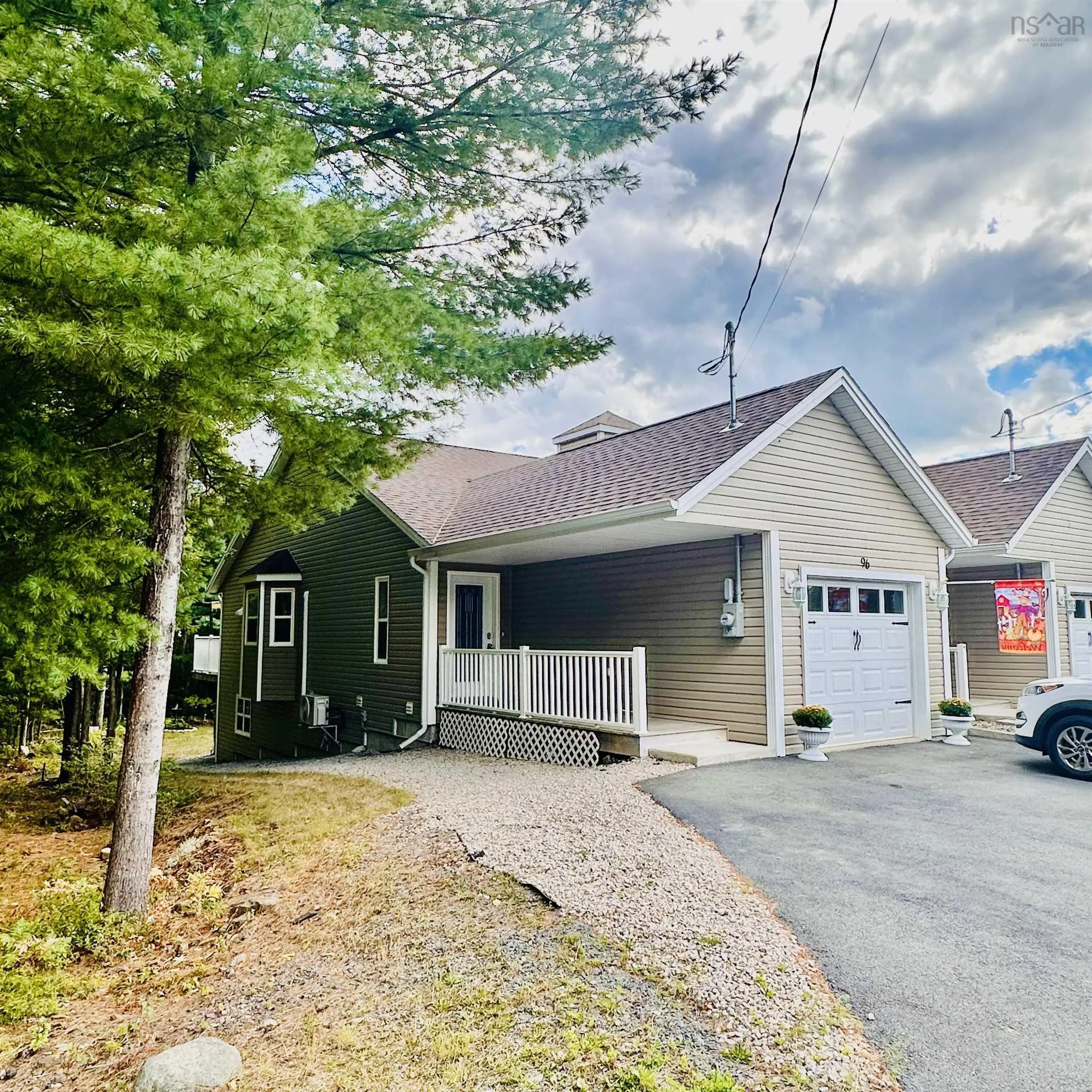 96 Etna Street, Bridgewater, NS B4V 8Z4, 3 Bedrooms Bedrooms, ,3 BathroomsBathrooms,Residential,For Sale,Etna,202521934