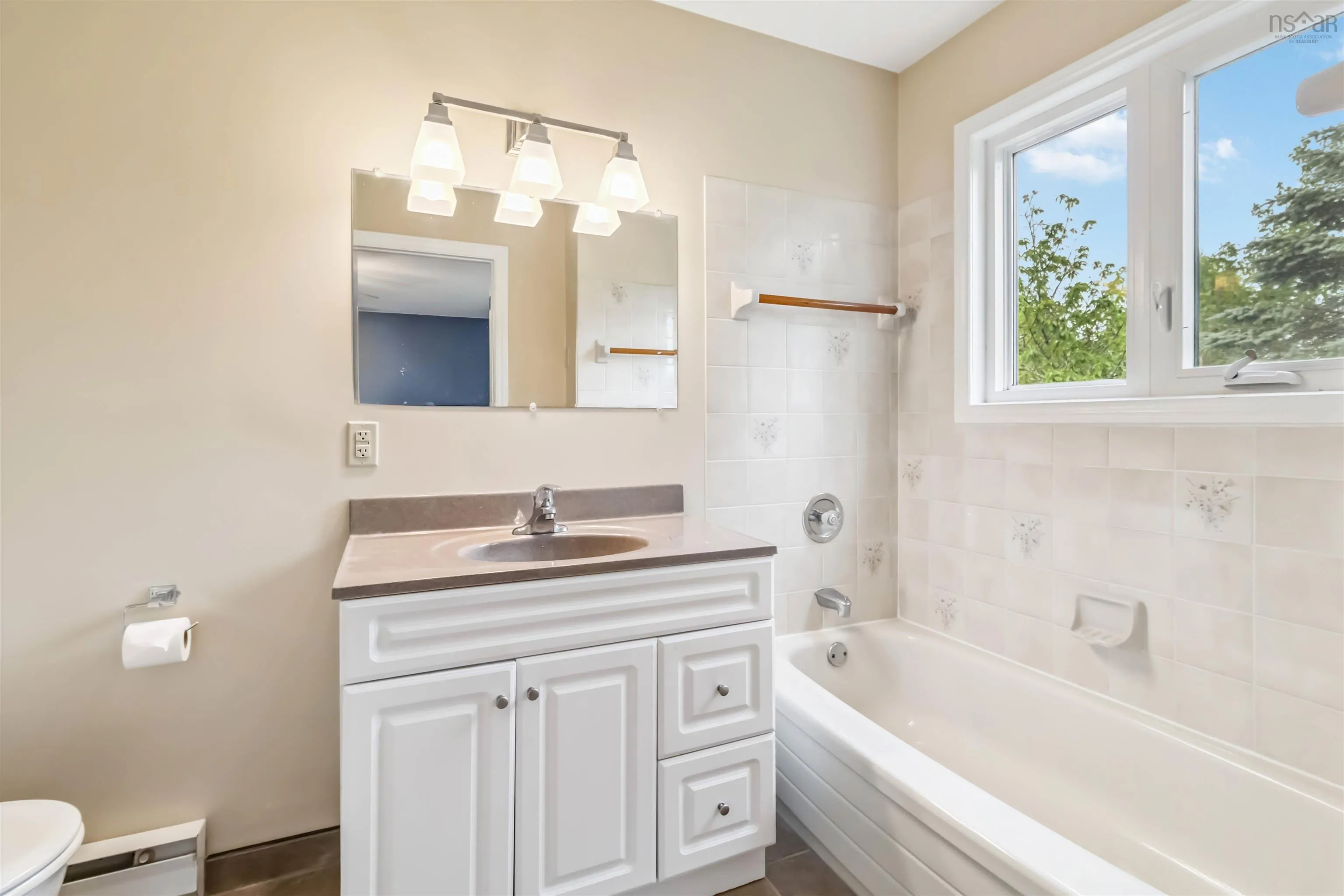 10 Crystal Drive, Bedford, NS B4A 3R4, 4 Bedrooms Bedrooms, ,3 BathroomsBathrooms,Residential,For Sale,Crystal,202516209