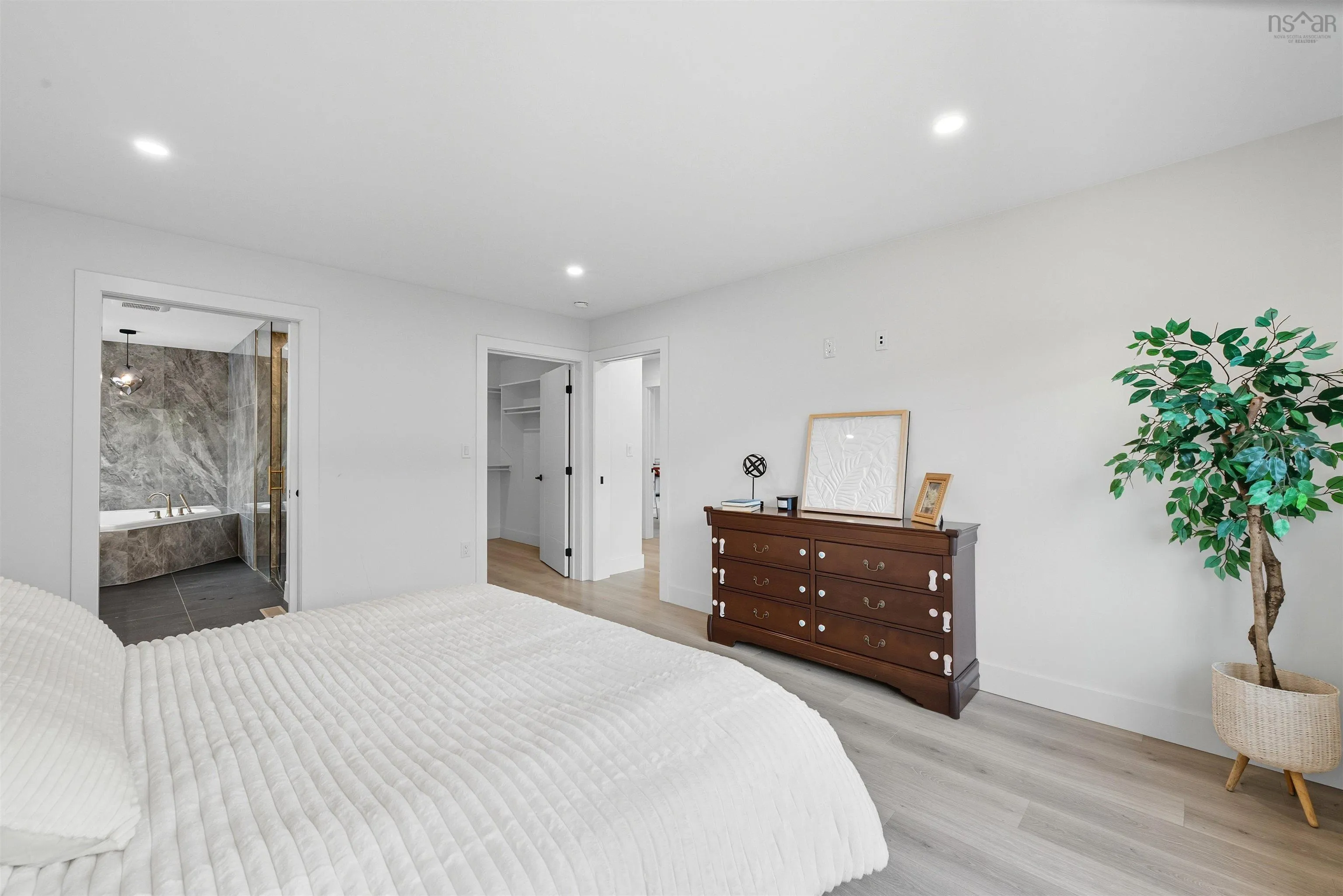 89 Cairnstone Lane, Bedford, NS B4B 2G5, 5 Bedrooms Bedrooms, ,6 BathroomsBathrooms,Residential,For Sale,Cairnstone,202524655