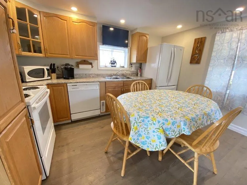 15319 Cabot Trail, Chéticamp, NS B0E 1H0, 4 Bedrooms Bedrooms, ,3 BathroomsBathrooms,Residential,For Sale,Cabot,202513018