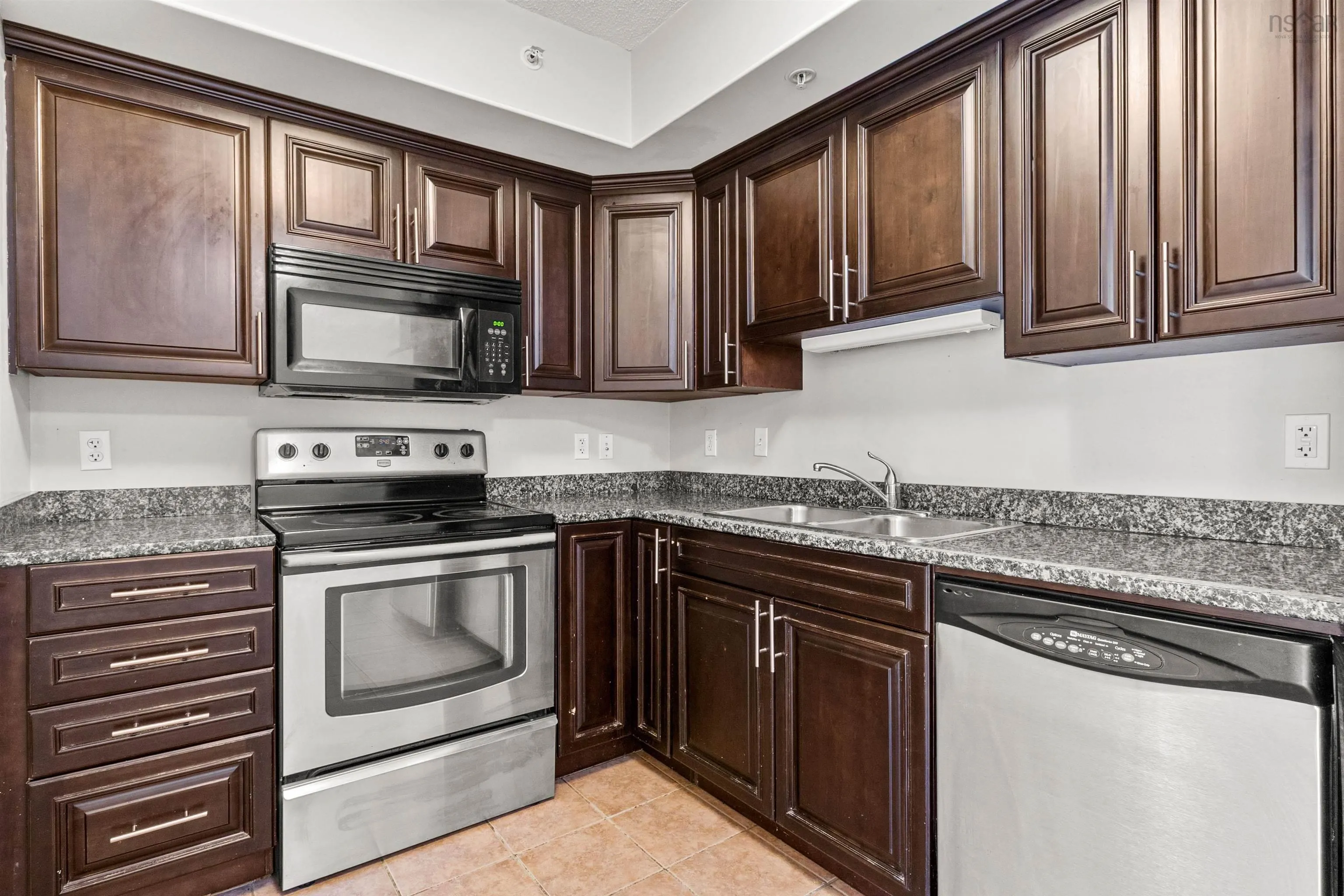 204-5505 Falkland Street, Halifax, NS B3K 0C3, 1 Bedroom Bedrooms, ,1 BathroomBathrooms,Residential,For Sale,Falkland,202517920
