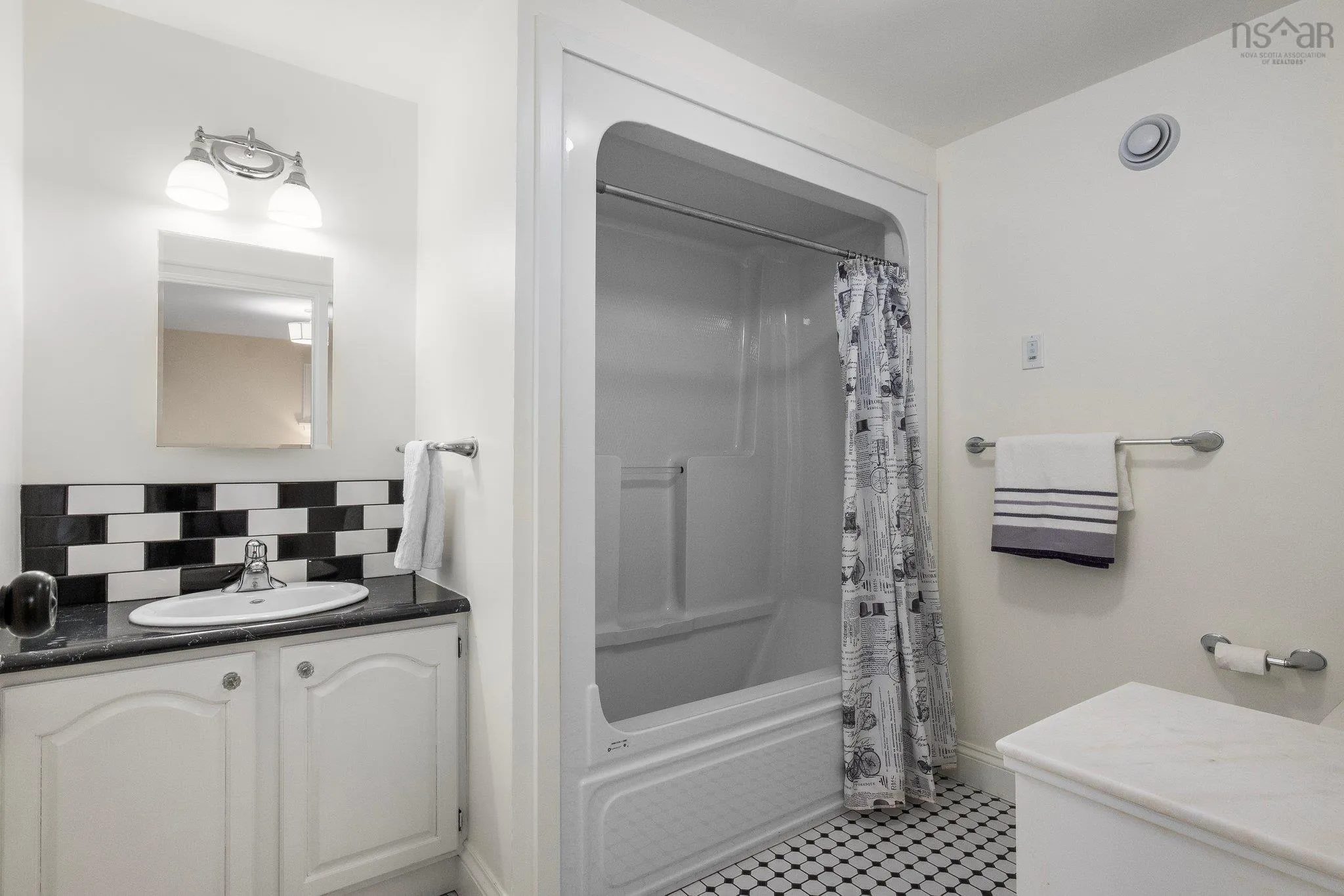 1111 Rockcliffe Street, Halifax, NS B3H 3Y7, 4 Bedrooms Bedrooms, ,4 BathroomsBathrooms,Residential,For Sale,Rockcliffe,202517596