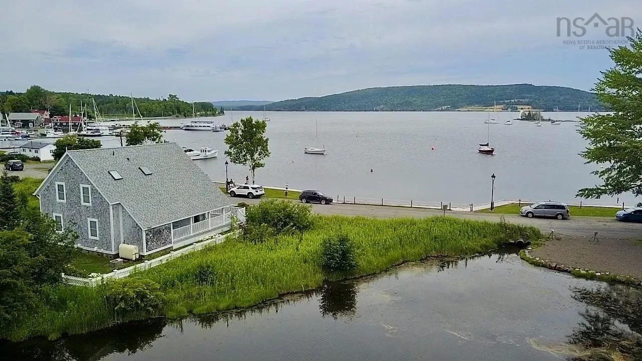 70 Water Street, Baddeck, NS B0E 1B0, 3 Bedrooms Bedrooms, ,2 BathroomsBathrooms,Residential,For Sale,Water,202511297
