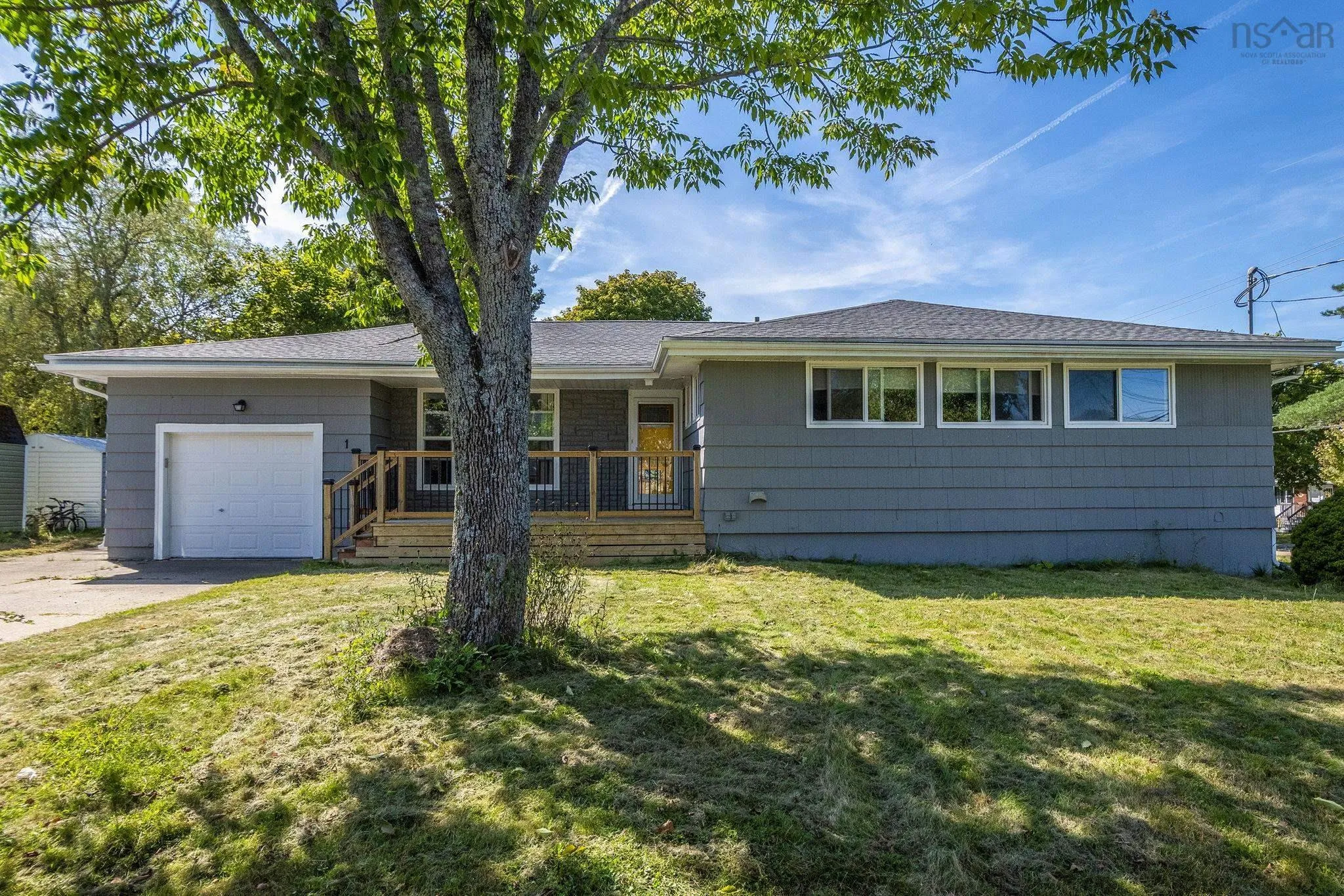 1 Grandview Drive, Dartmouth, NS B2W 1X4, 6 Bedrooms Bedrooms, ,4 BathroomsBathrooms,Residential,For Sale,Grandview,202523786