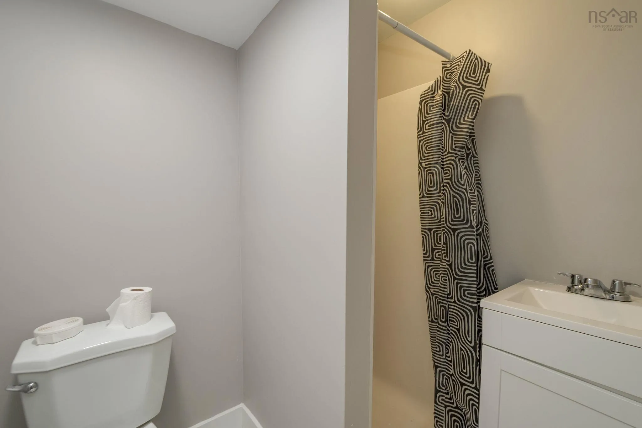 1 Grandview Drive, Dartmouth, NS B2W 1X4, 6 Bedrooms Bedrooms, ,4 BathroomsBathrooms,Residential,For Sale,Grandview,202523786