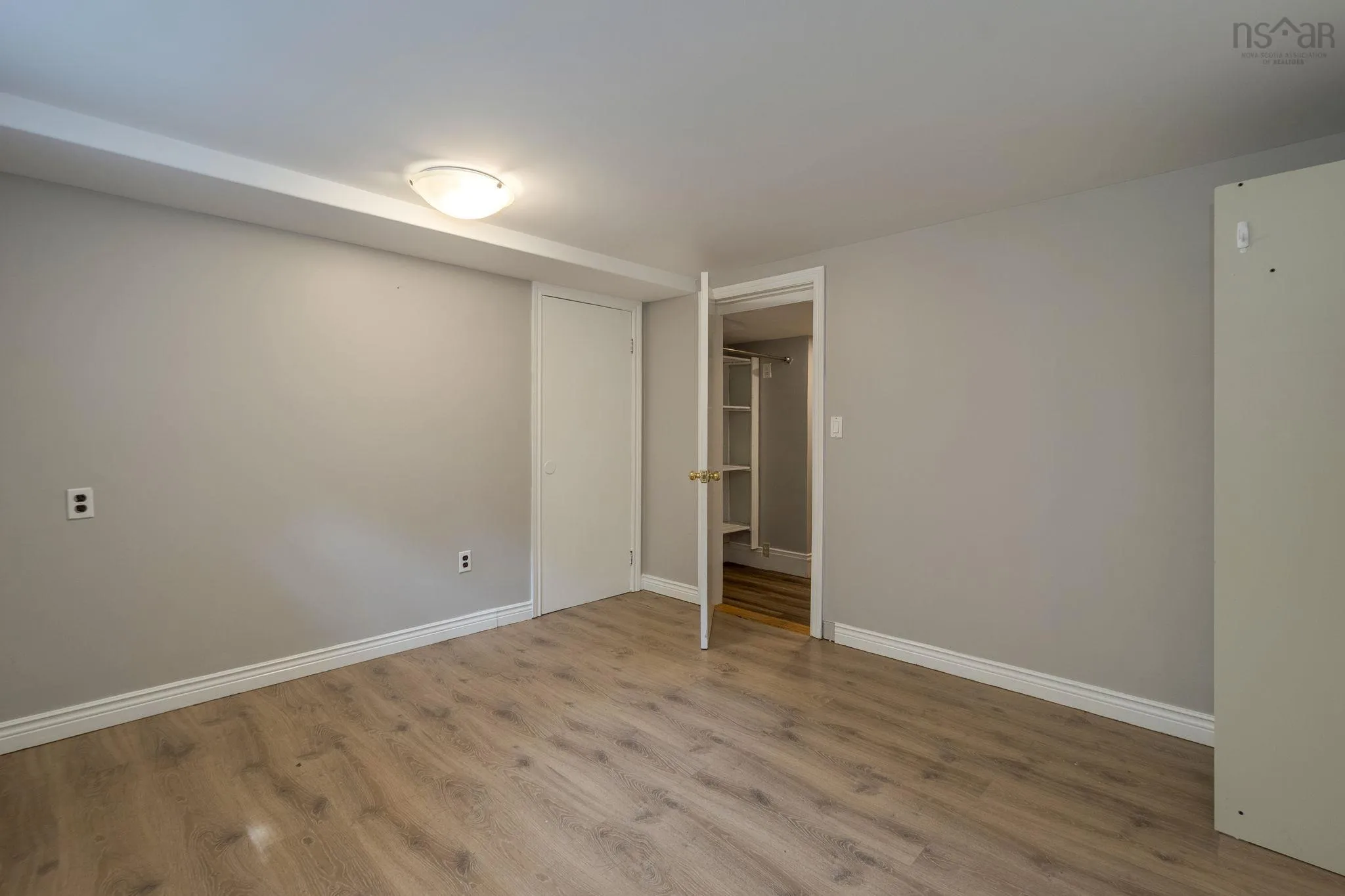 1 Grandview Drive, Dartmouth, NS B2W 1X4, 6 Bedrooms Bedrooms, ,4 BathroomsBathrooms,Residential,For Sale,Grandview,202523786