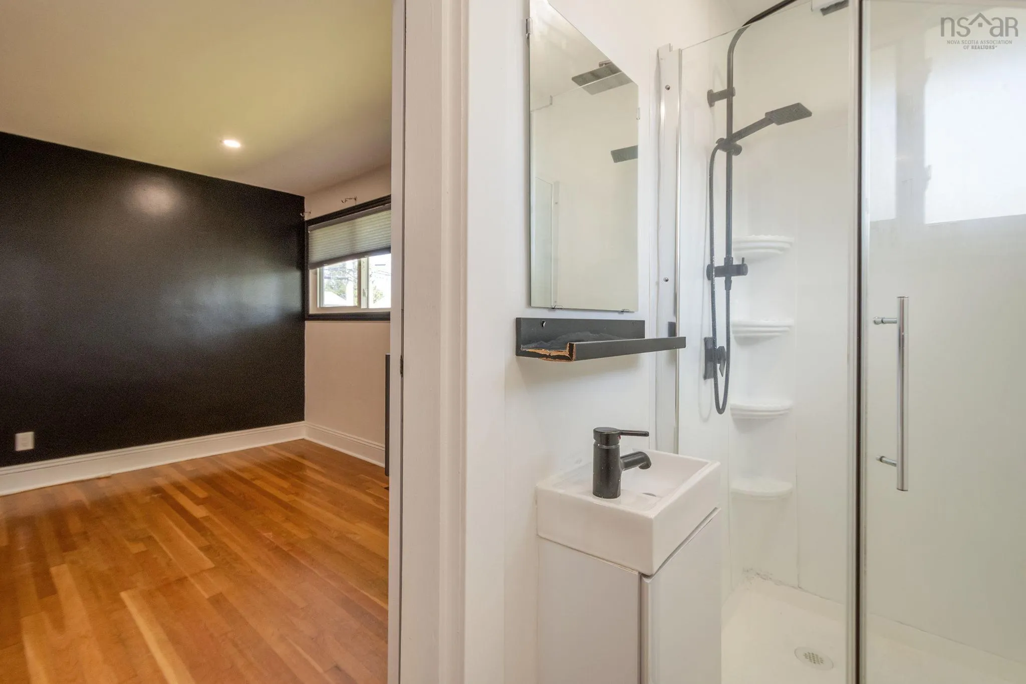 1 Grandview Drive, Dartmouth, NS B2W 1X4, 6 Bedrooms Bedrooms, ,4 BathroomsBathrooms,Residential,For Sale,Grandview,202523786
