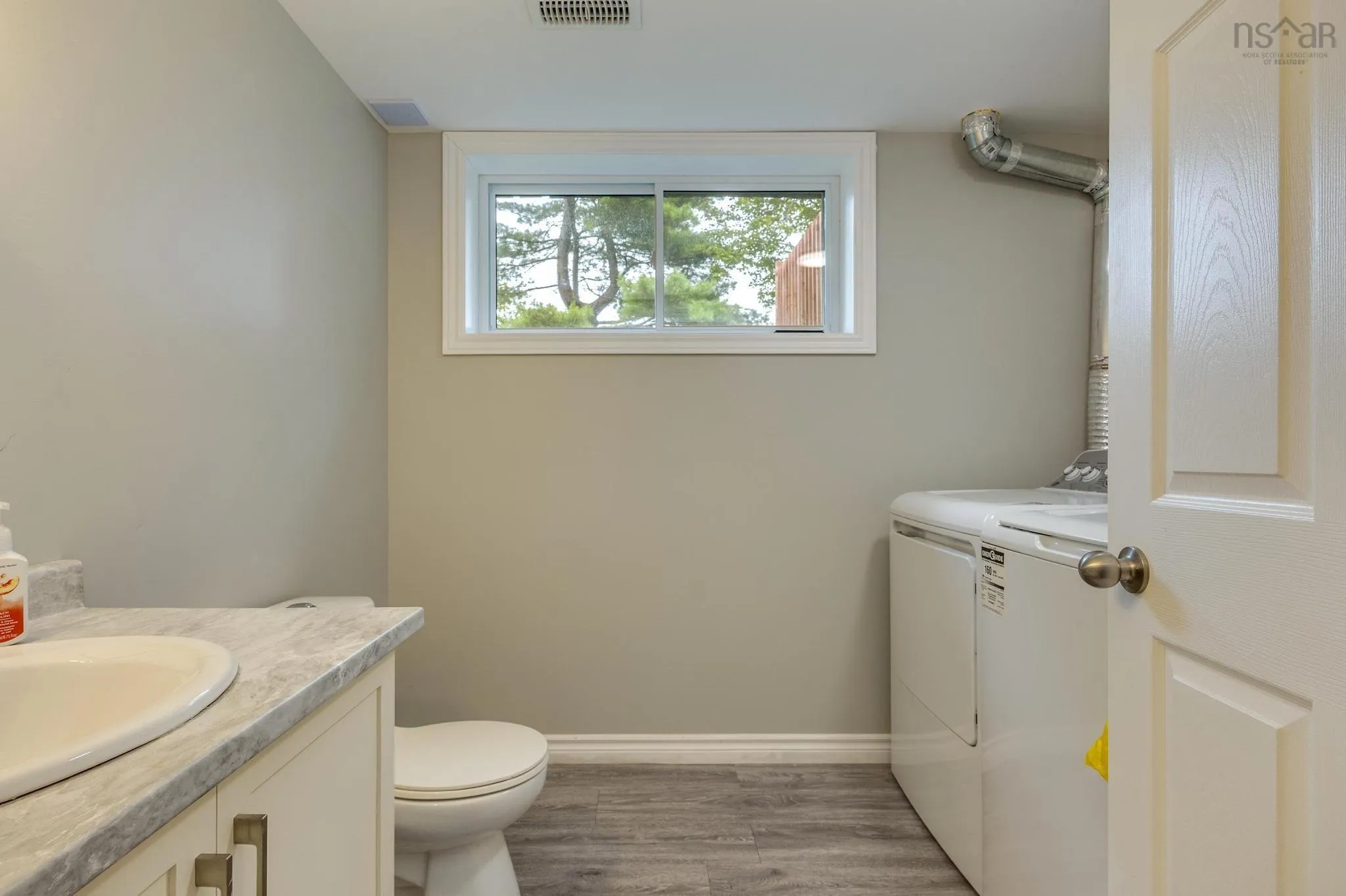 38 Ashgrove Drive, Colby, NS B3V 1G6, 3 Bedrooms Bedrooms, ,2 BathroomsBathrooms,Residential,For Sale,Ashgrove,202522112