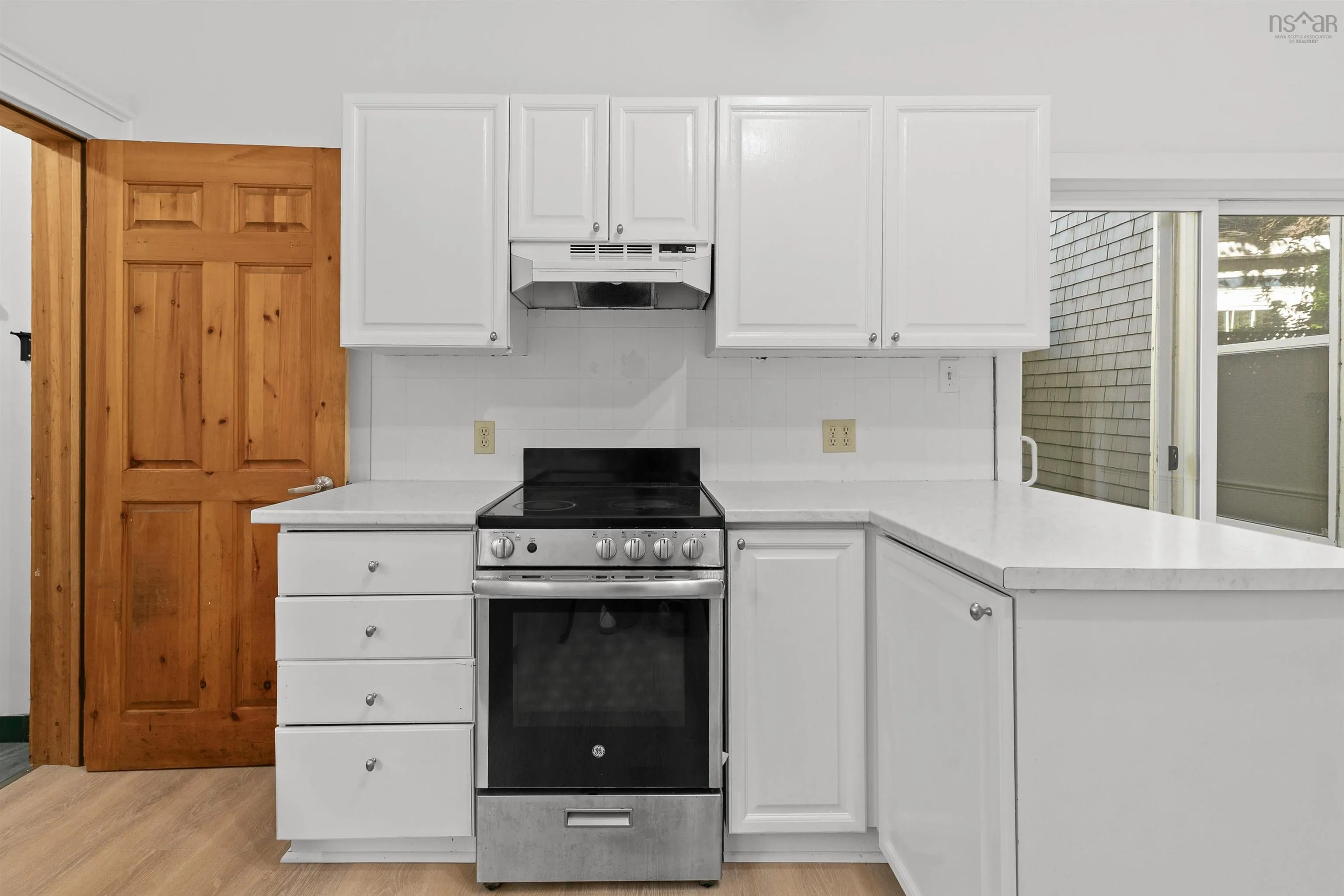 1056 Lucknow Street, Halifax, NS B3H 2T5, 4 Bedrooms Bedrooms, ,3 BathroomsBathrooms,Residential,For Sale,Lucknow,202523828
