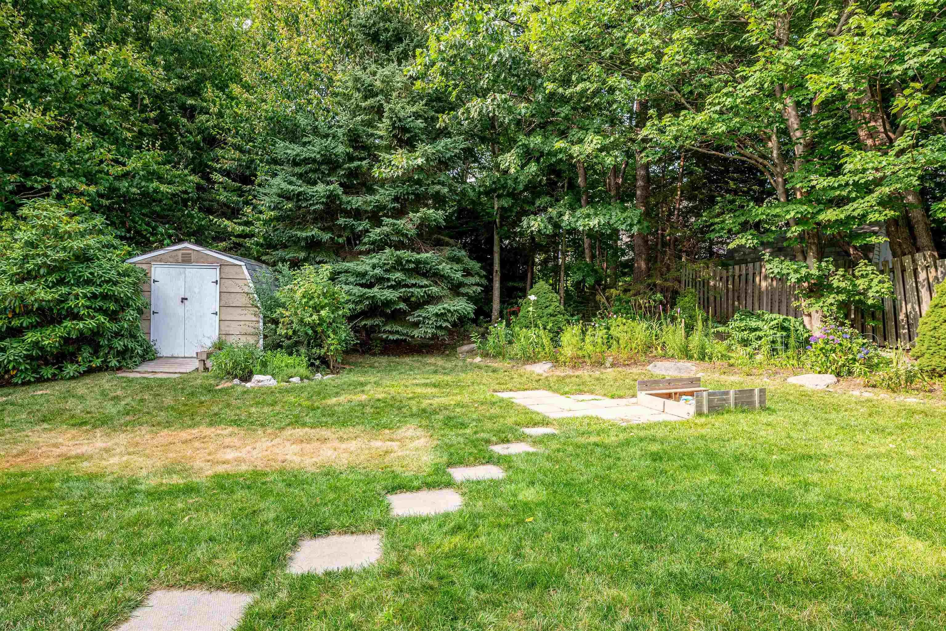 37 Montebello Drive, Dartmouth, NS B2X 2H1, 4 Bedrooms Bedrooms, ,3 BathroomsBathrooms,Residential,For Sale,Montebello,202520103