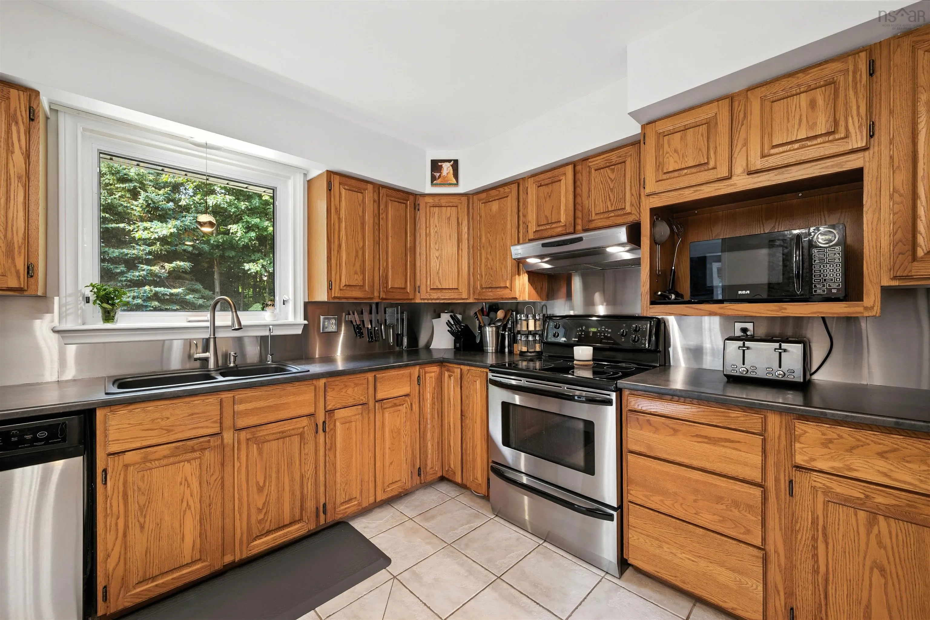 37 Montebello Drive, Dartmouth, NS B2X 2H1, 4 Bedrooms Bedrooms, ,3 BathroomsBathrooms,Residential,For Sale,Montebello,202520103