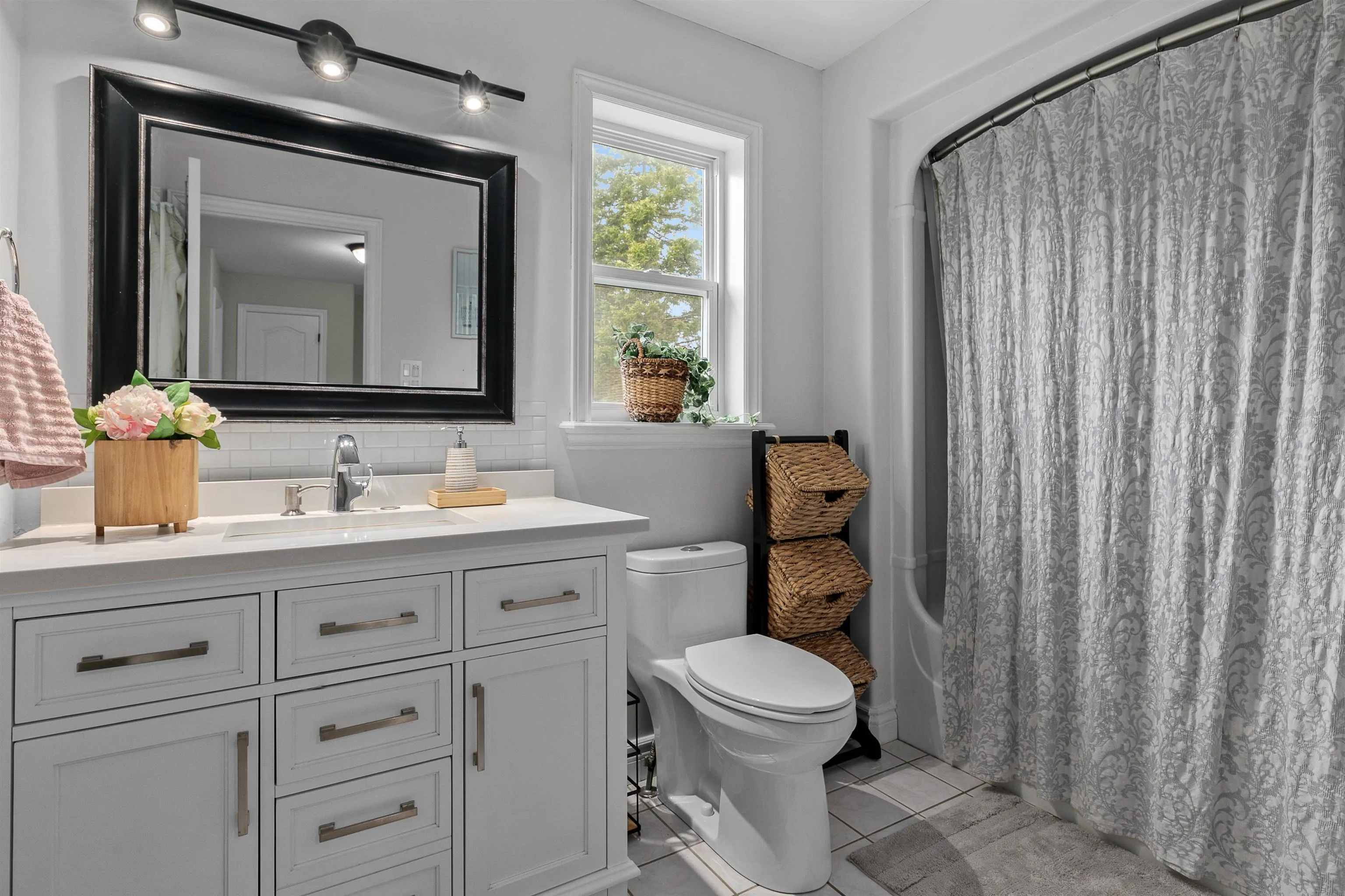 43 Diana Drive, Hammonds Plains, NS B4B 1M4, 5 Bedrooms Bedrooms, ,4 BathroomsBathrooms,Residential,For Sale,Diana,202520320