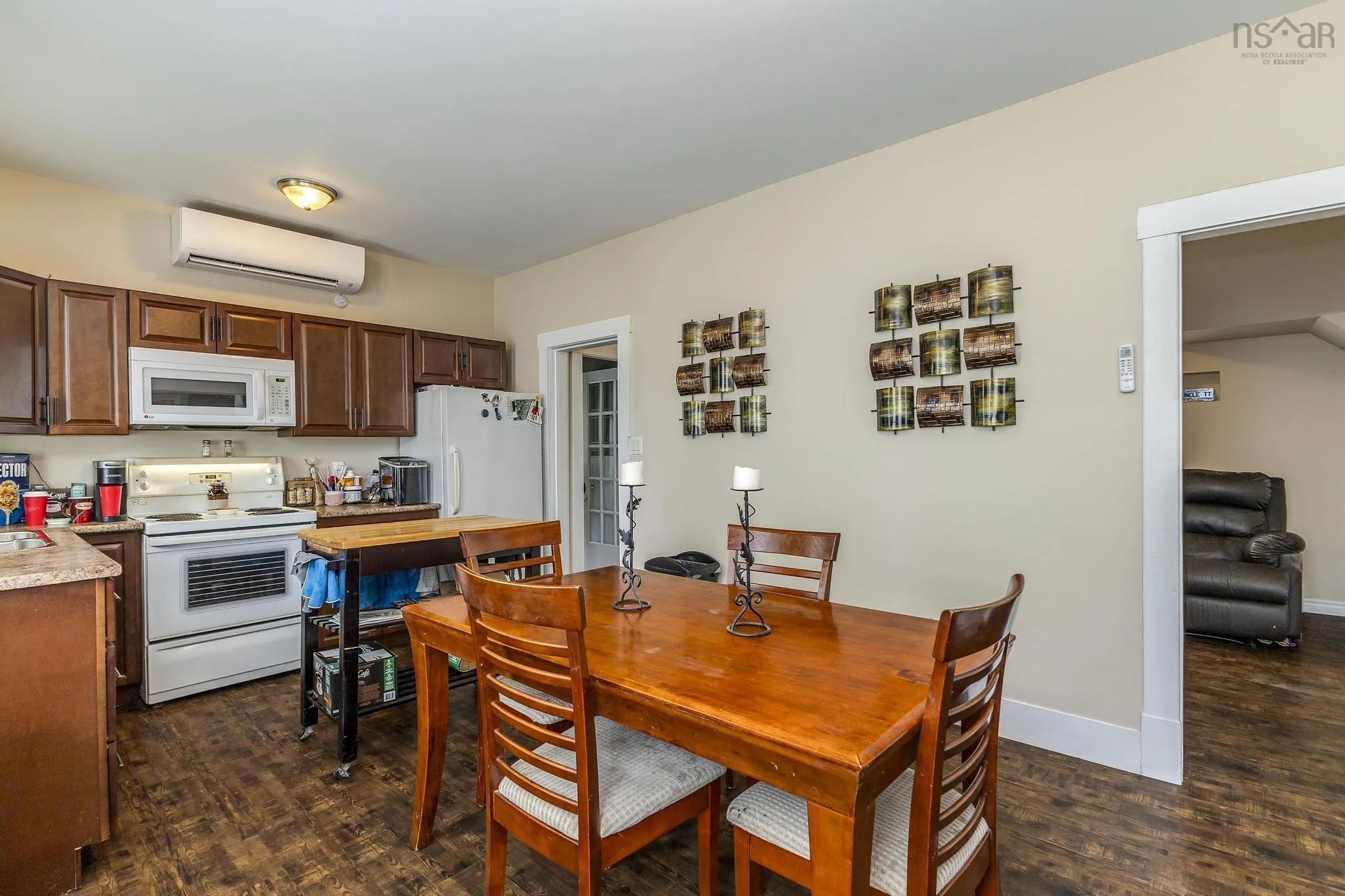 326 Shelburne Street, New Glasgow, NS B2H 3K4, 4 Bedrooms Bedrooms, ,2 BathroomsBathrooms,Residential,For Sale,Shelburne,202517488