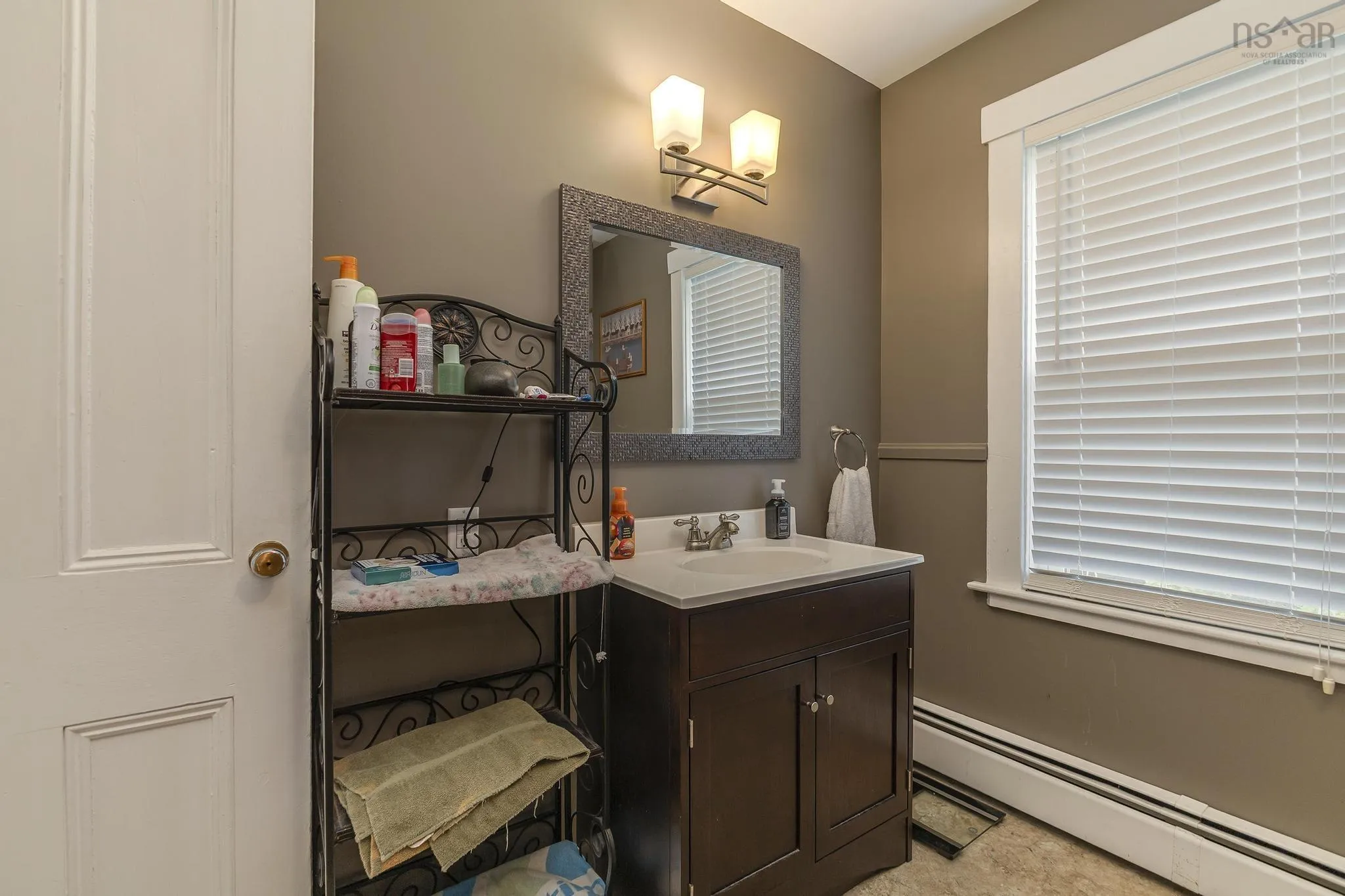 326 Shelburne Street, New Glasgow, NS B2H 3K4, 4 Bedrooms Bedrooms, ,2 BathroomsBathrooms,Residential,For Sale,Shelburne,202517488