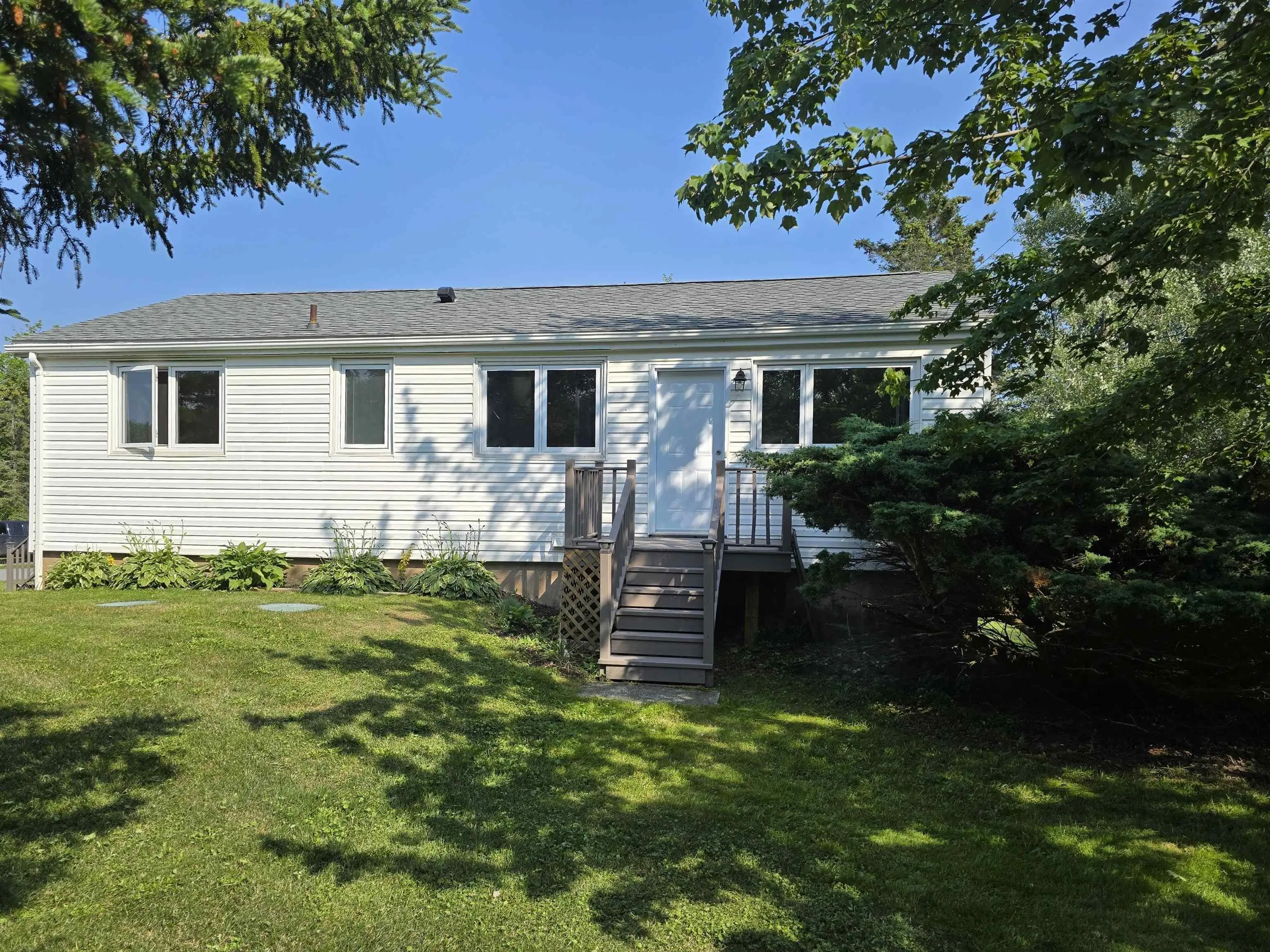 44 Bissett Lake Road, Cole Harbour, NS B2V 2T3, 3 Bedrooms Bedrooms, ,1 BathroomBathrooms,Residential,For Sale,Bissett Lake,202518175