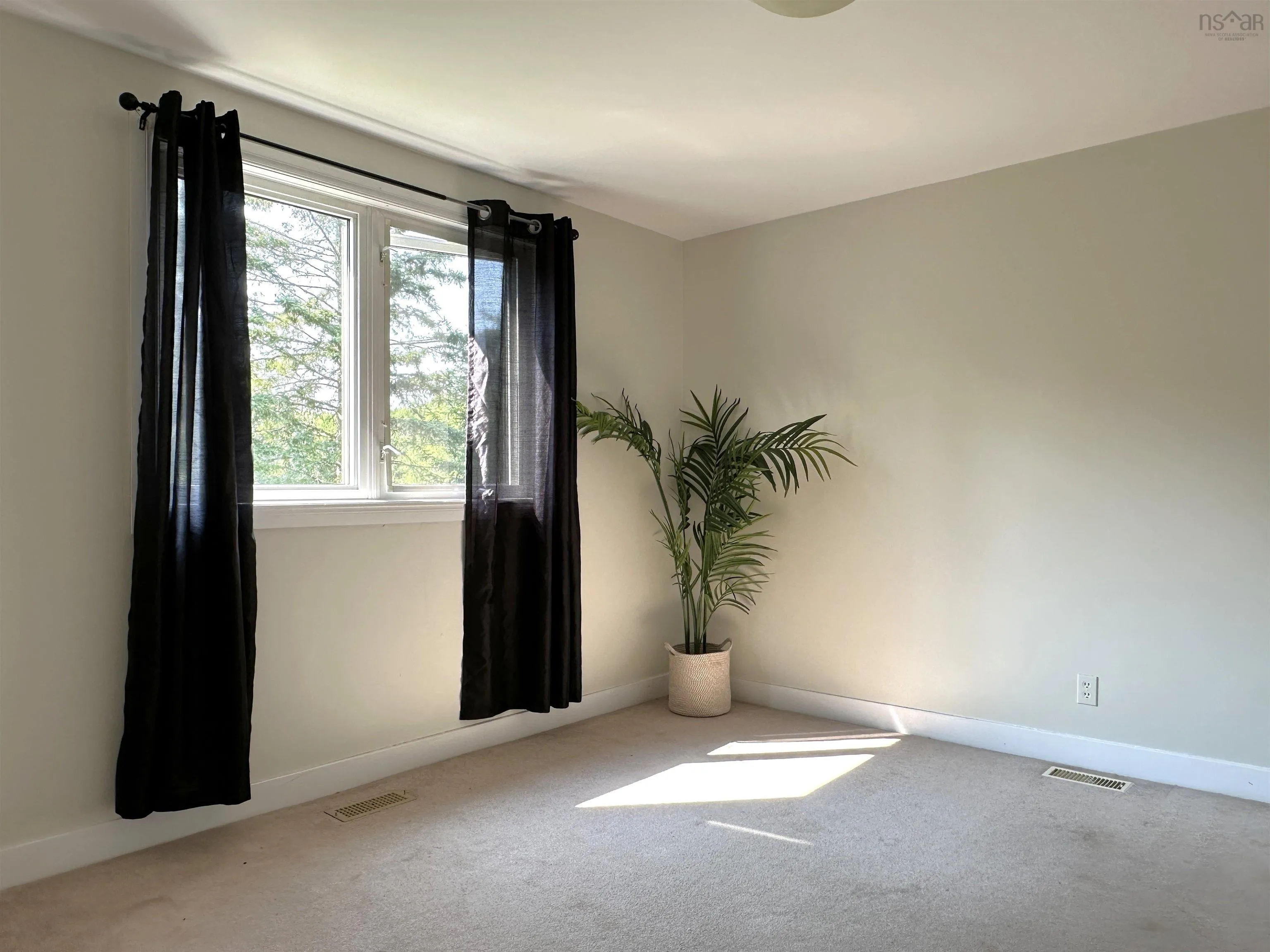 44 Bissett Lake Road, Cole Harbour, NS B2V 2T3, 3 Bedrooms Bedrooms, ,1 BathroomBathrooms,Residential,For Sale,Bissett Lake,202518175