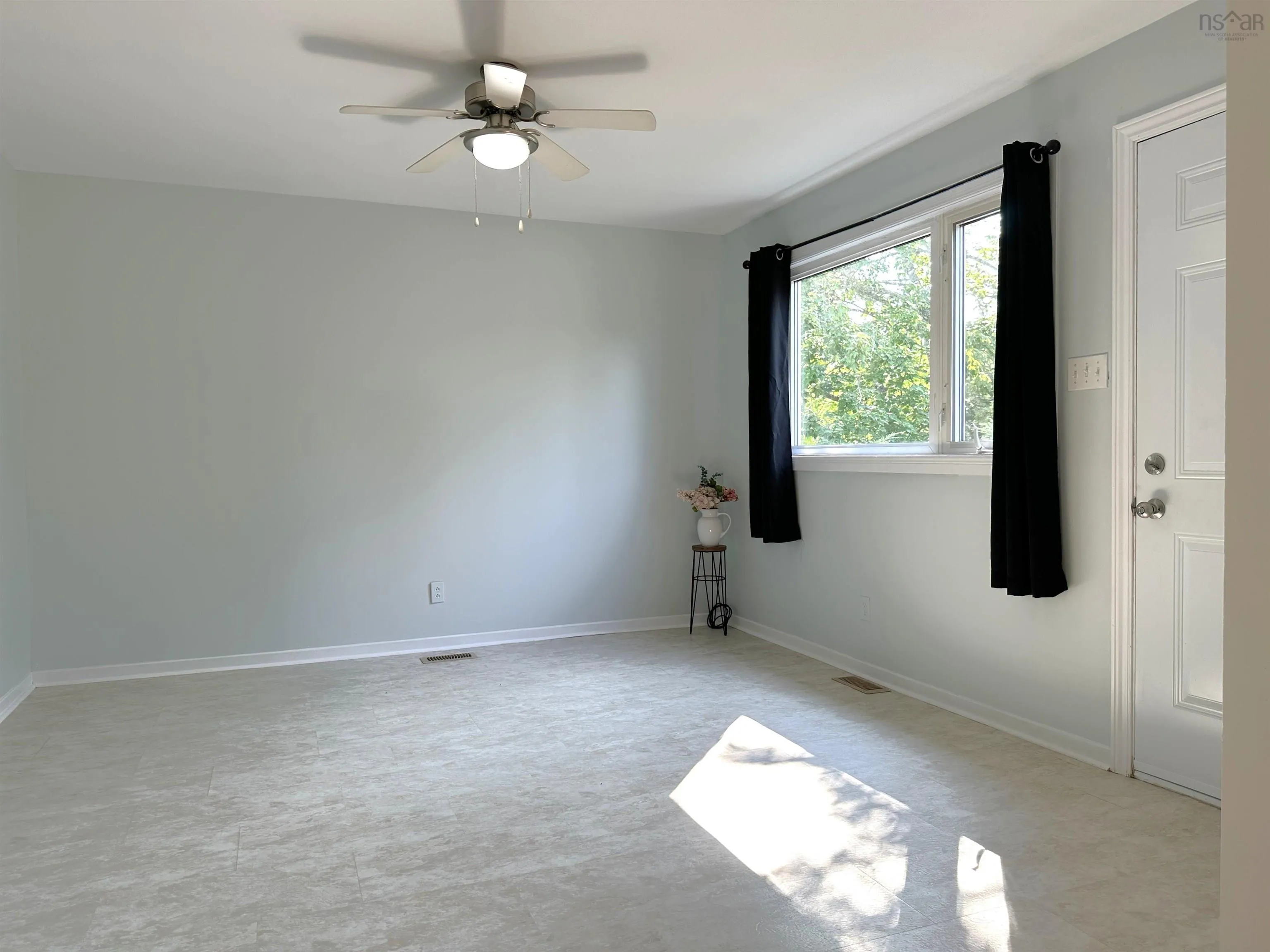 44 Bissett Lake Road, Cole Harbour, NS B2V 2T3, 3 Bedrooms Bedrooms, ,1 BathroomBathrooms,Residential,For Sale,Bissett Lake,202518175