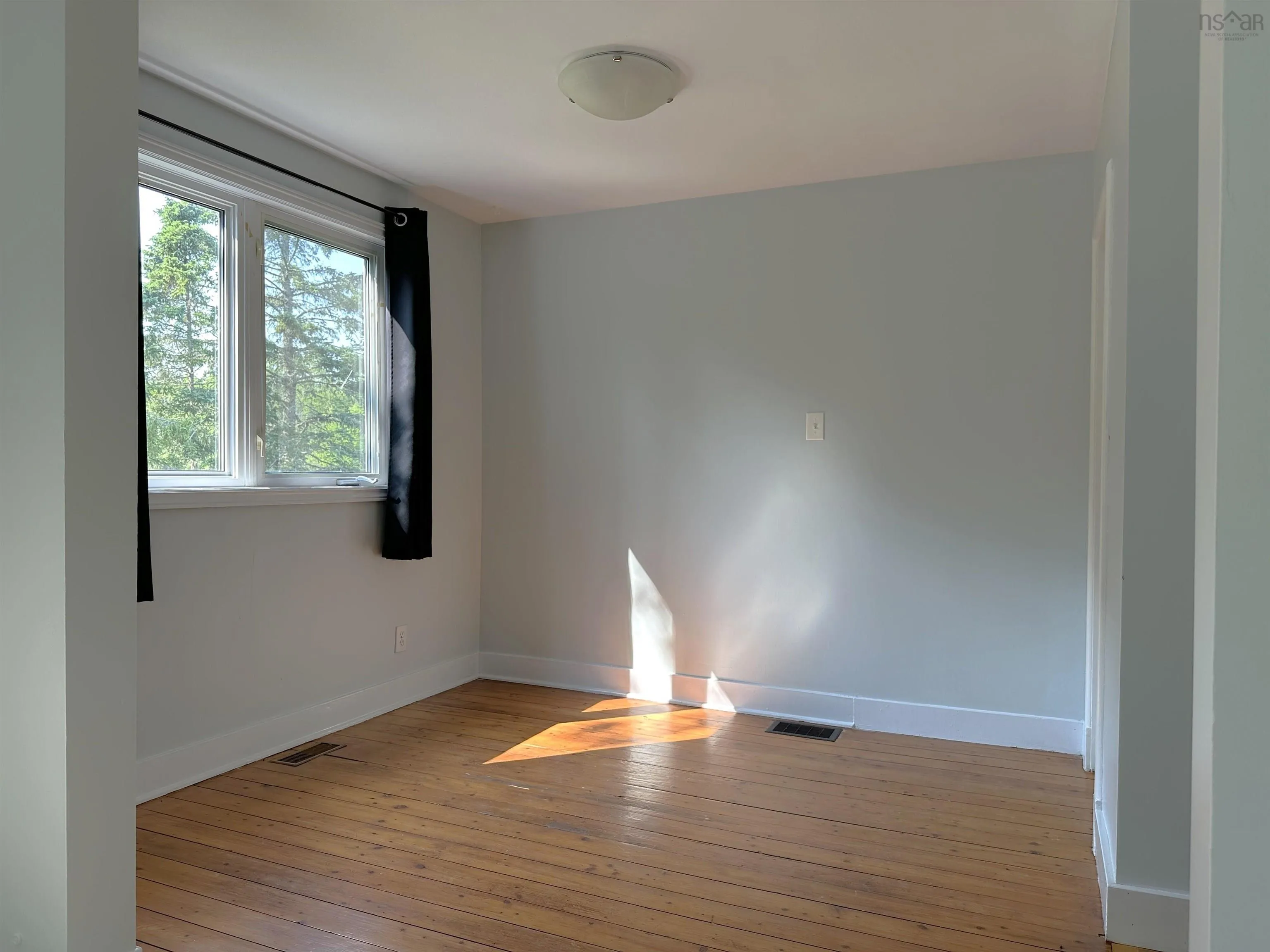 44 Bissett Lake Road, Cole Harbour, NS B2V 2T3, 3 Bedrooms Bedrooms, ,1 BathroomBathrooms,Residential,For Sale,Bissett Lake,202518175