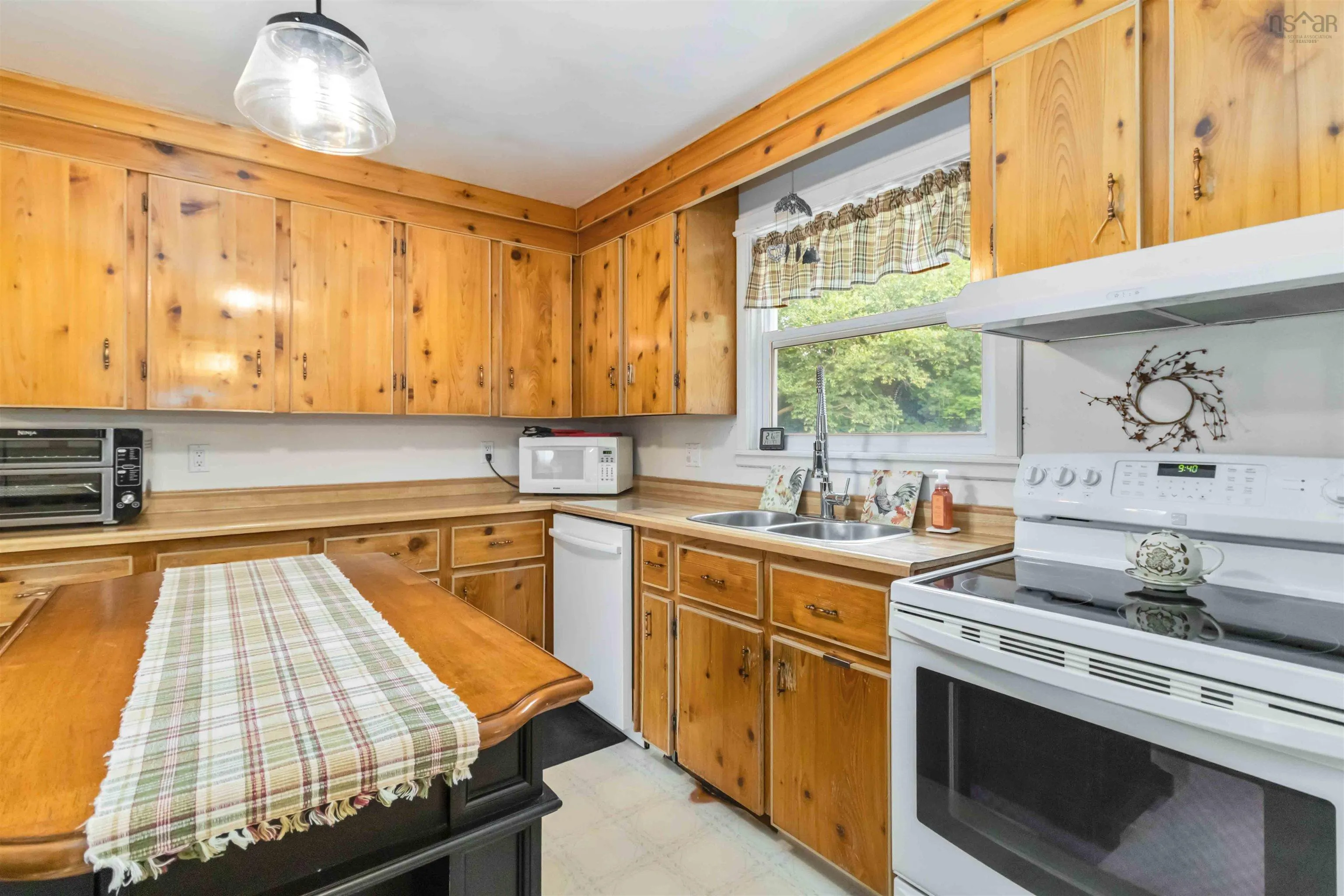 535 Cow Bay Road, Eastern Passage, NS B3G 1J6, 3 Bedrooms Bedrooms, ,1 BathroomBathrooms,Residential,For Sale,Cow Bay,202520702