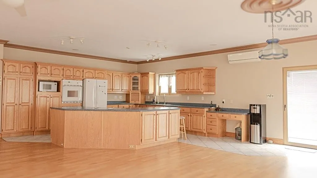 1638 Shore Road, Eastern Passage, NS B3G 1G3, 3 Bedrooms Bedrooms, ,3 BathroomsBathrooms,Residential,For Sale,Shore,202517740