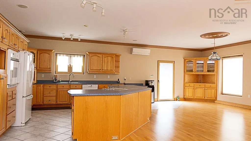 1638 Shore Road, Eastern Passage, NS B3G 1G3, 3 Bedrooms Bedrooms, ,3 BathroomsBathrooms,Residential,For Sale,Shore,202517740