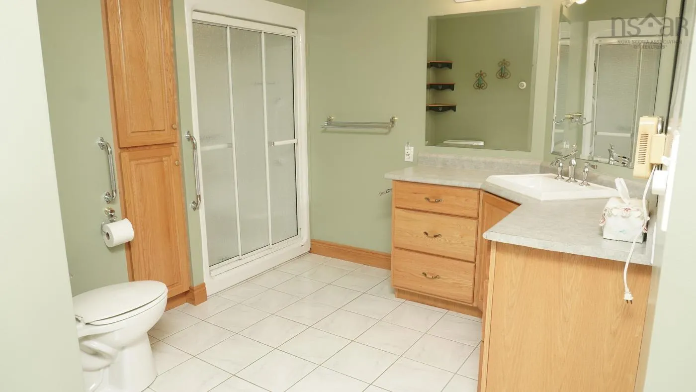 1638 Shore Road, Eastern Passage, NS B3G 1G3, 3 Bedrooms Bedrooms, ,3 BathroomsBathrooms,Residential,For Sale,Shore,202517740