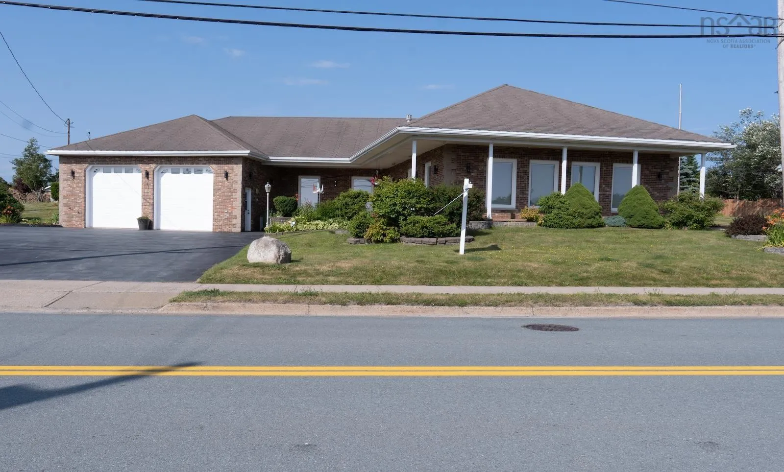 1638 Shore Road, Eastern Passage, NS B3G 1G3, 3 Bedrooms Bedrooms, ,3 BathroomsBathrooms,Residential,For Sale,Shore,202517740