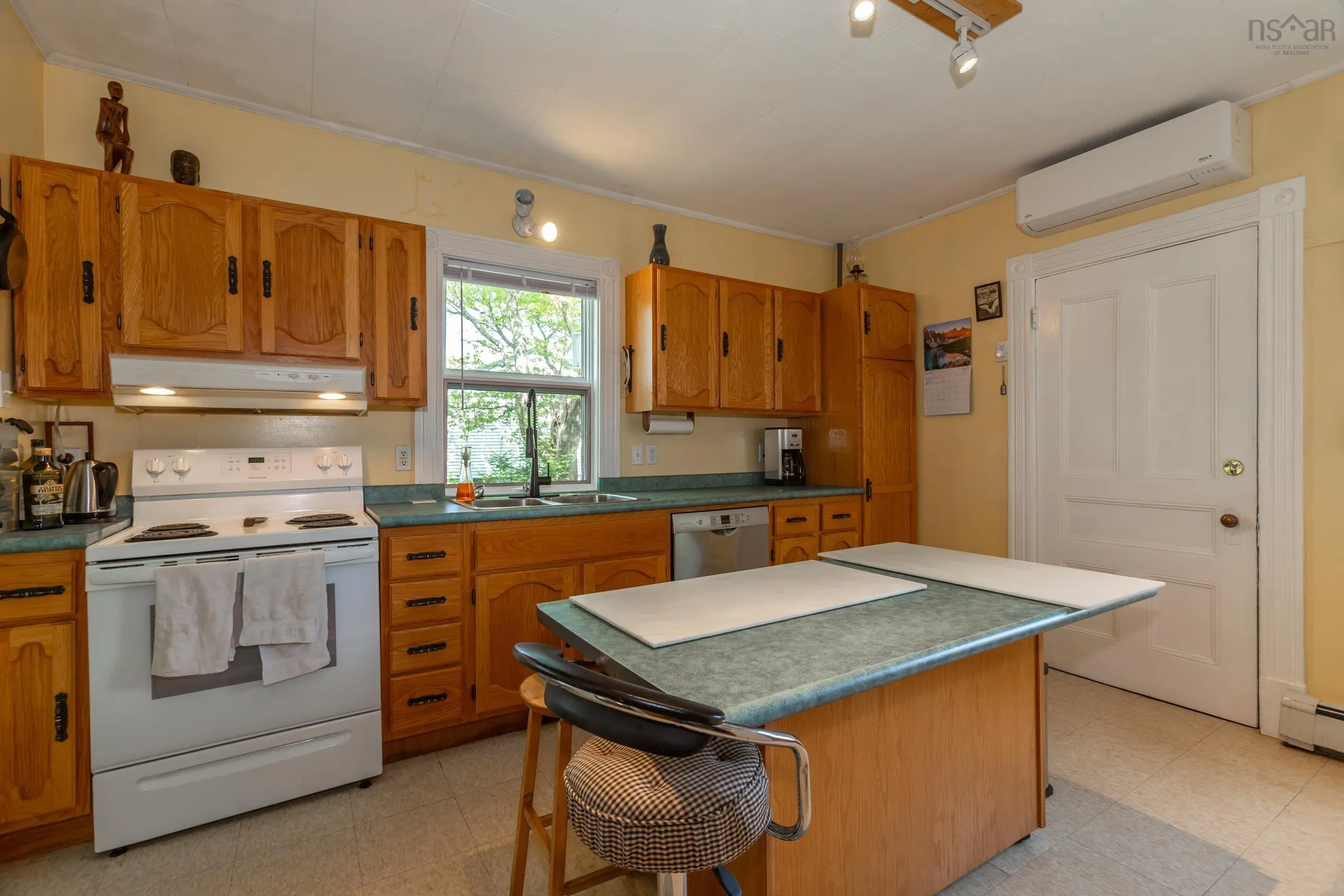 669 Main Street, Lawrencetown, NS B0S 1M0, 4 Bedrooms Bedrooms, ,2 BathroomsBathrooms,Residential,For Sale,Main,202513364