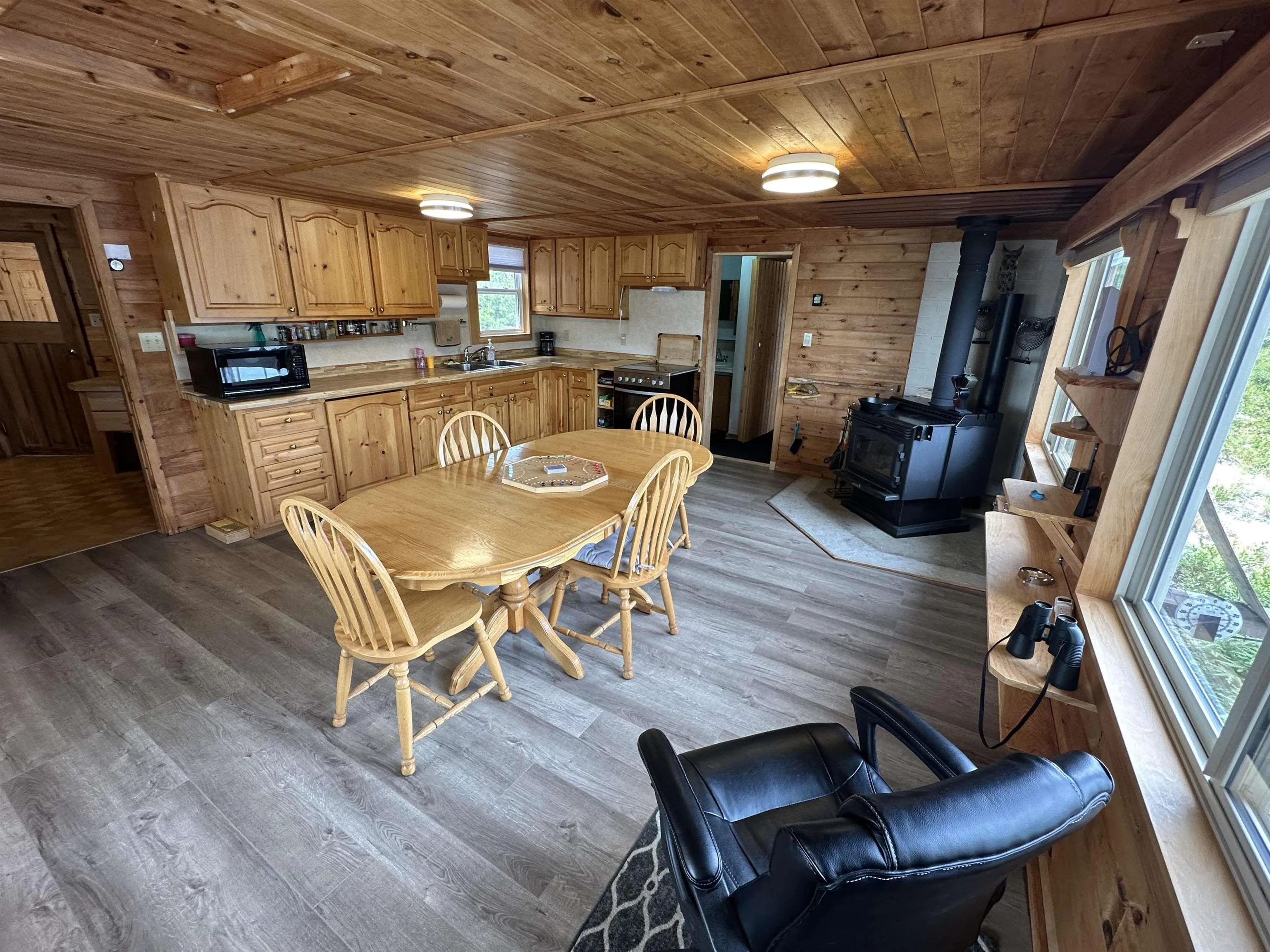 597 Peters Point Road, South Brookfield, NS B0T 1X0, 2 Bedrooms Bedrooms, ,2 BathroomsBathrooms,Residential,For Sale,Peters Point,202521364
