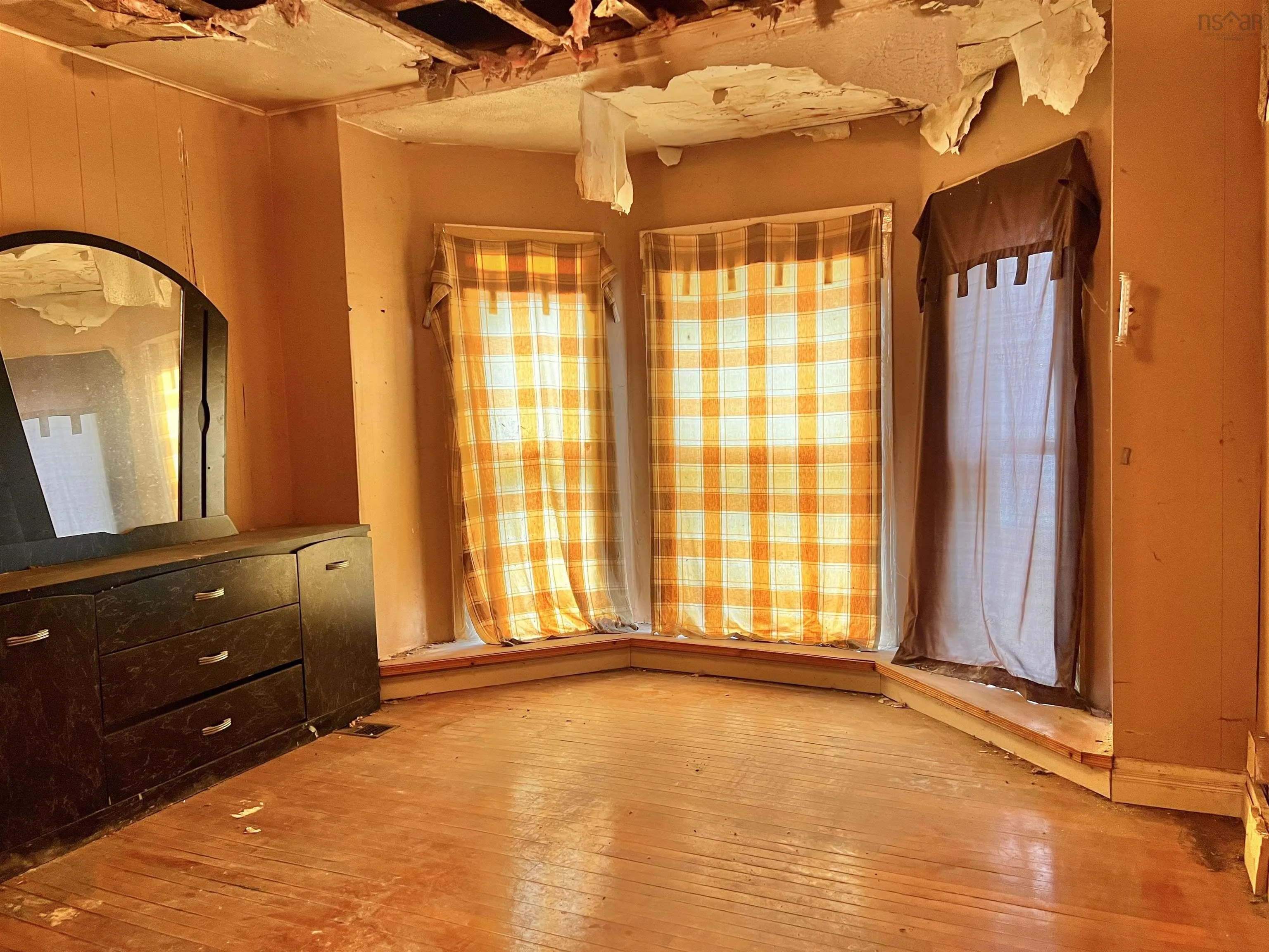 492 Main Street, Kentville, NS B4N 1L3, 5 Bedrooms Bedrooms, ,2 BathroomsBathrooms,Residential,For Sale,Main,202518952