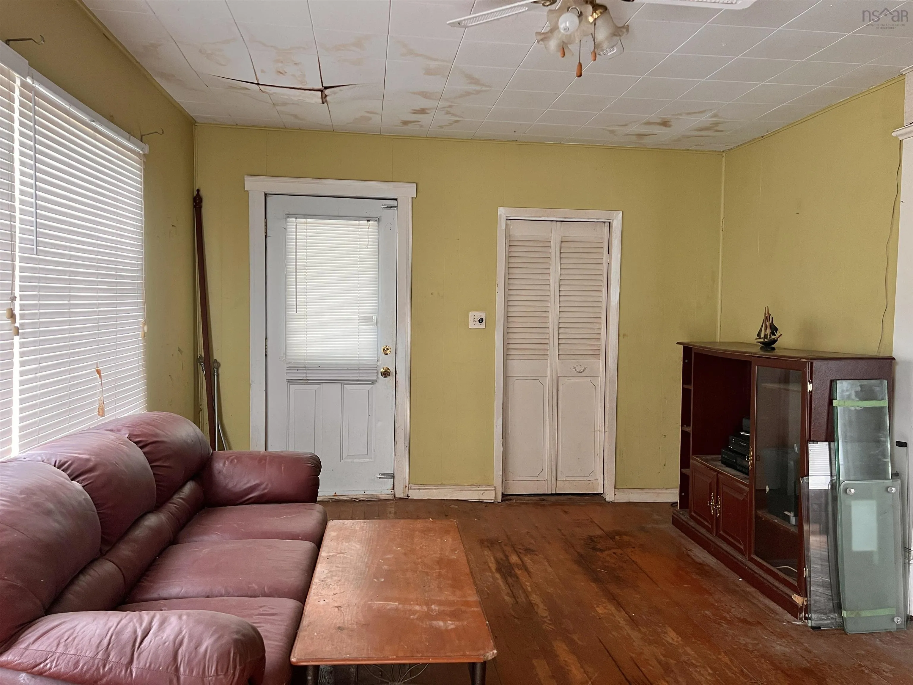 492 Main Street, Kentville, NS B4N 1L3, 5 Bedrooms Bedrooms, ,2 BathroomsBathrooms,Residential,For Sale,Main,202518952