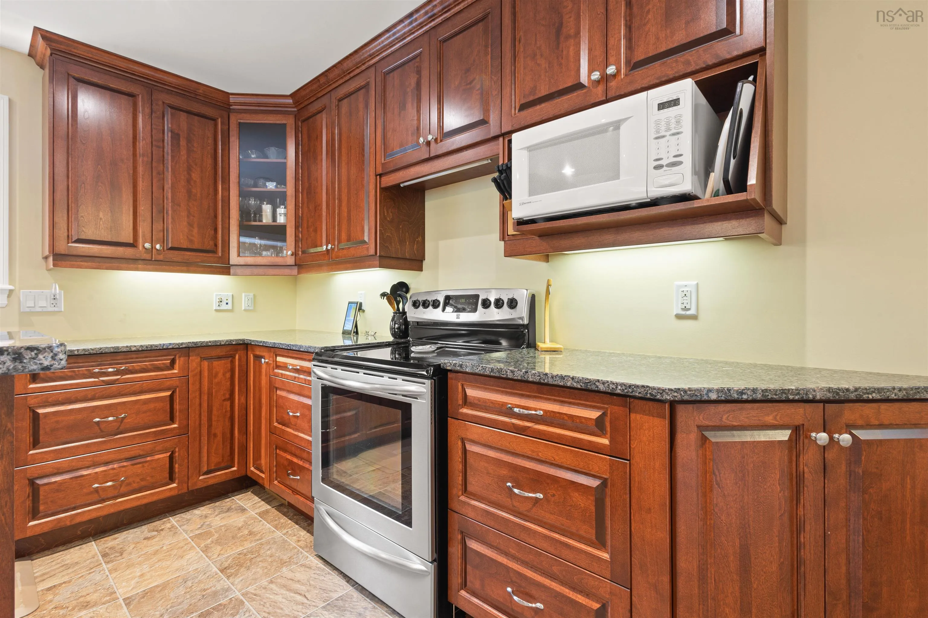 46 Melwood Avenue, Halifax, NS B3N 1E5, 4 Bedrooms Bedrooms, ,4 BathroomsBathrooms,Residential,For Sale,Melwood,202513603