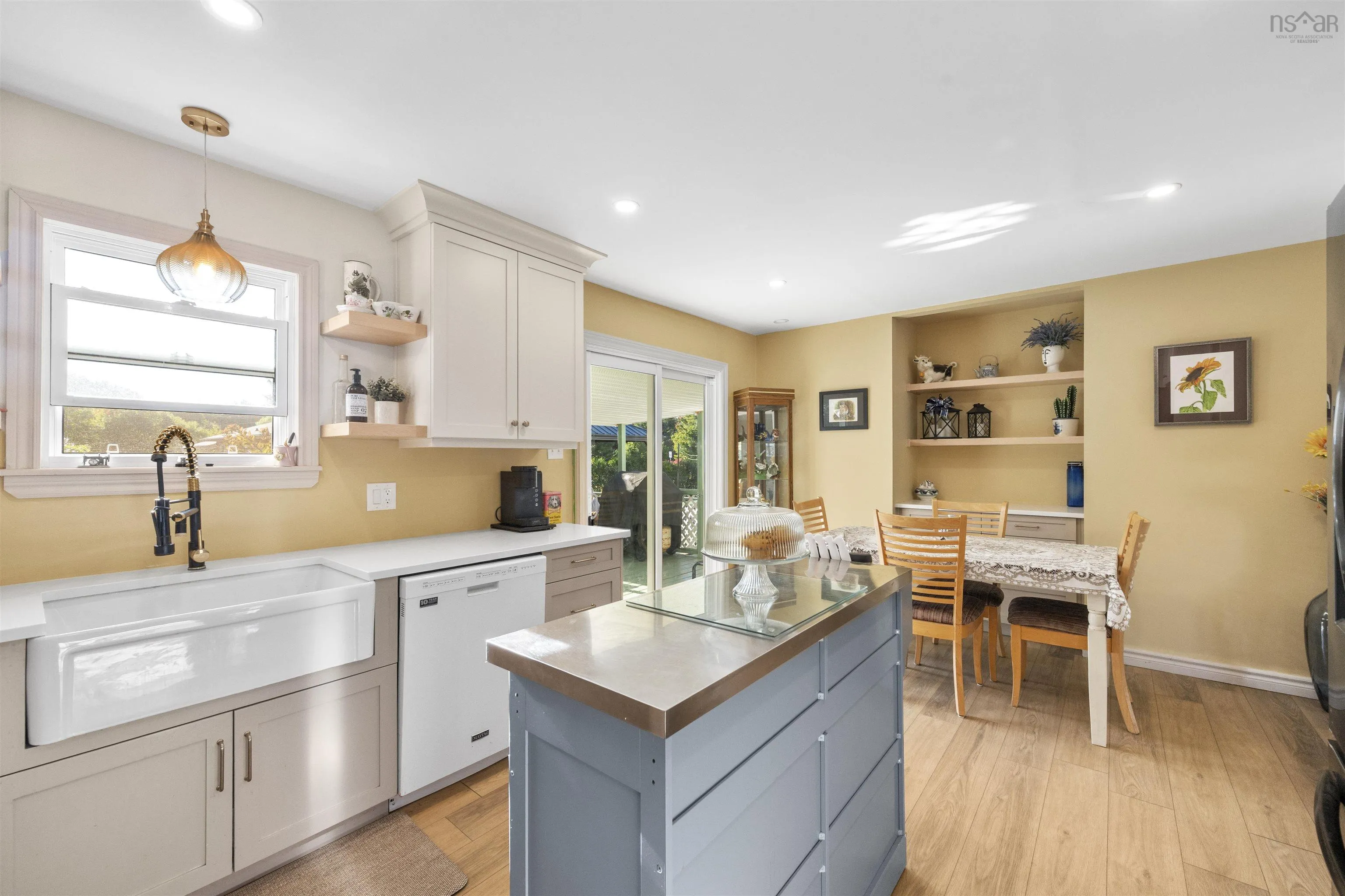 1115 Tufts Avenue, Greenwood, NS B0S 1R0, 5 Bedrooms Bedrooms, ,2 BathroomsBathrooms,Residential,For Sale,Tufts,202523409