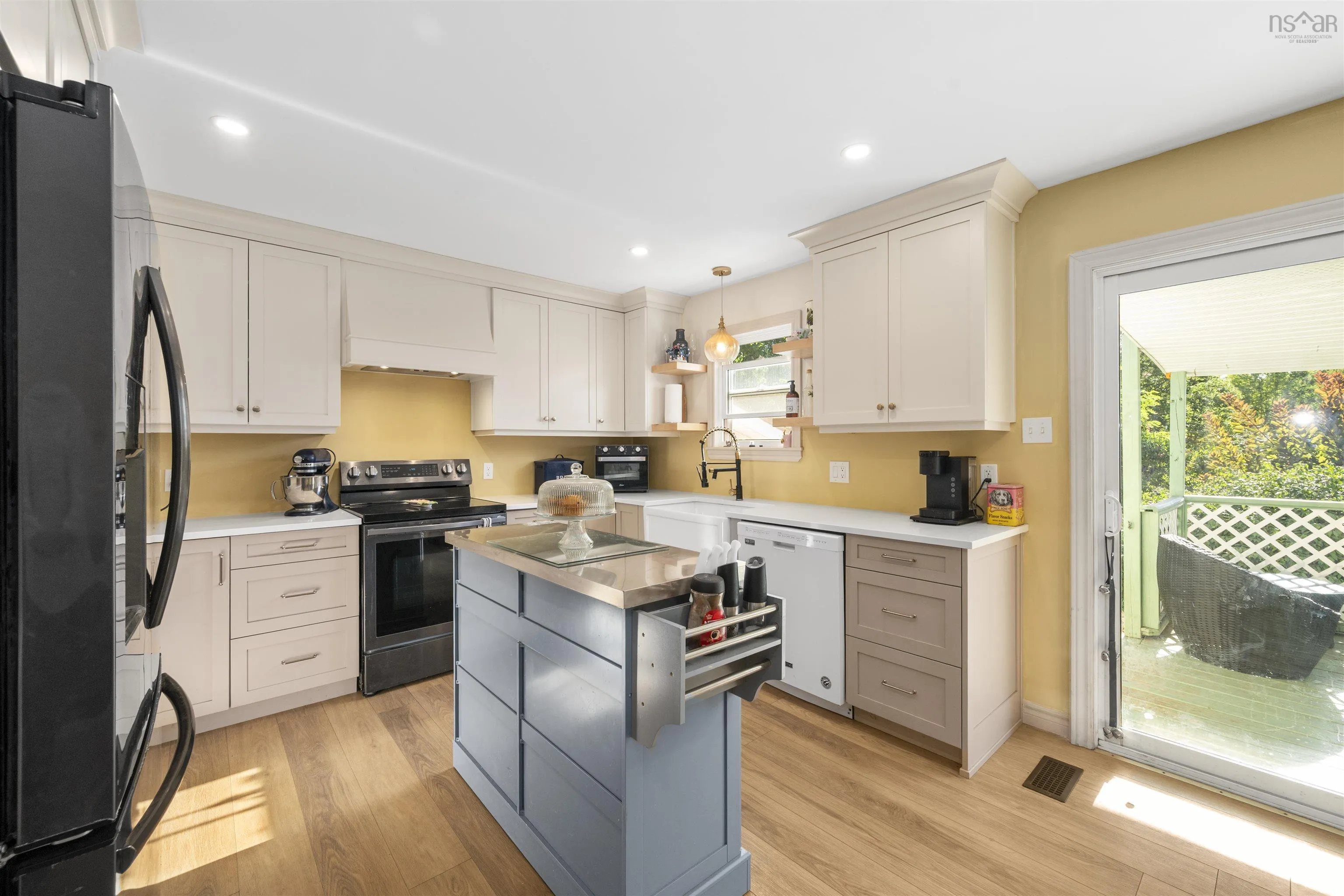 1115 Tufts Avenue, Greenwood, NS B0S 1R0, 5 Bedrooms Bedrooms, ,2 BathroomsBathrooms,Residential,For Sale,Tufts,202523409