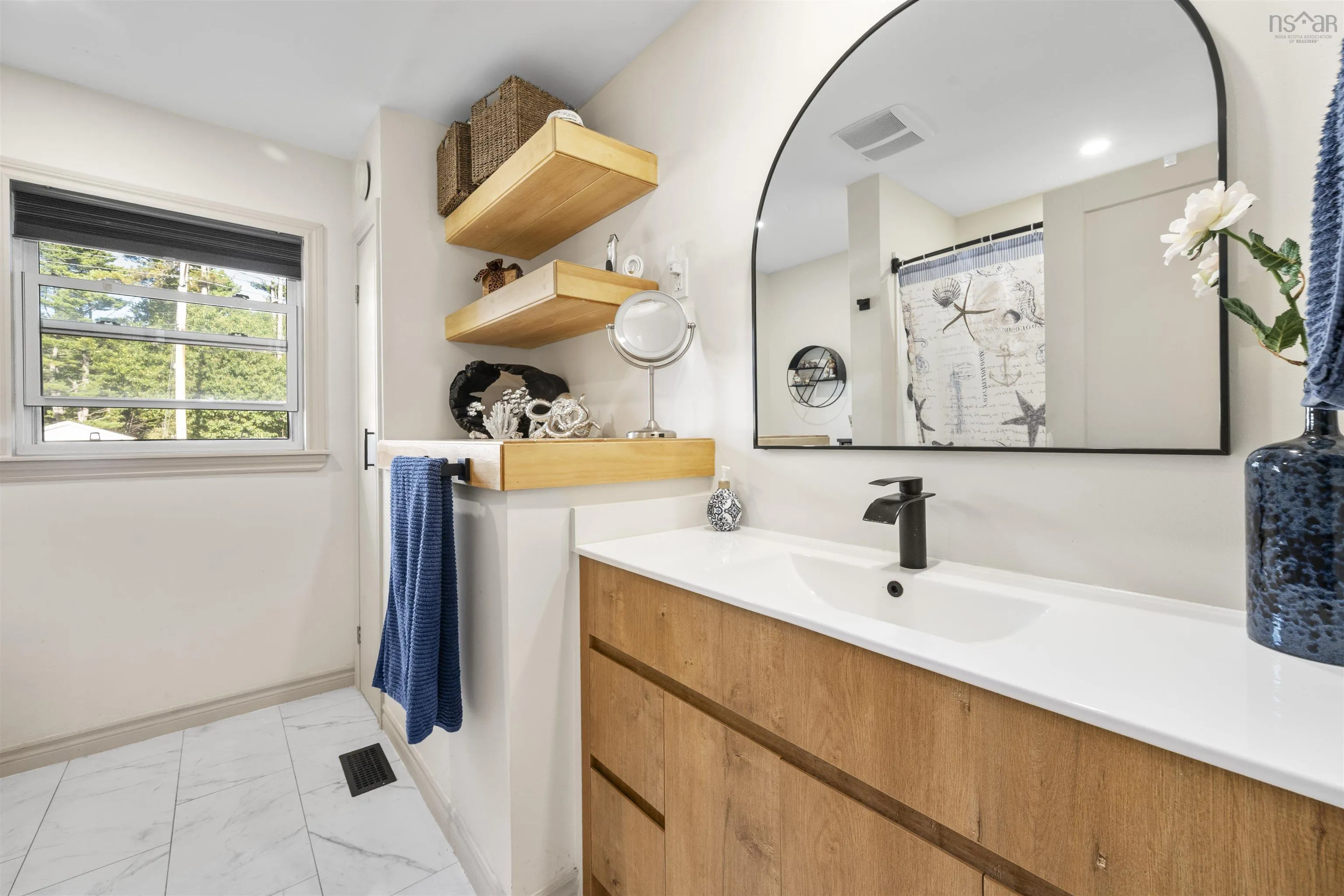 1115 Tufts Avenue, Greenwood, NS B0S 1R0, 5 Bedrooms Bedrooms, ,2 BathroomsBathrooms,Residential,For Sale,Tufts,202523409