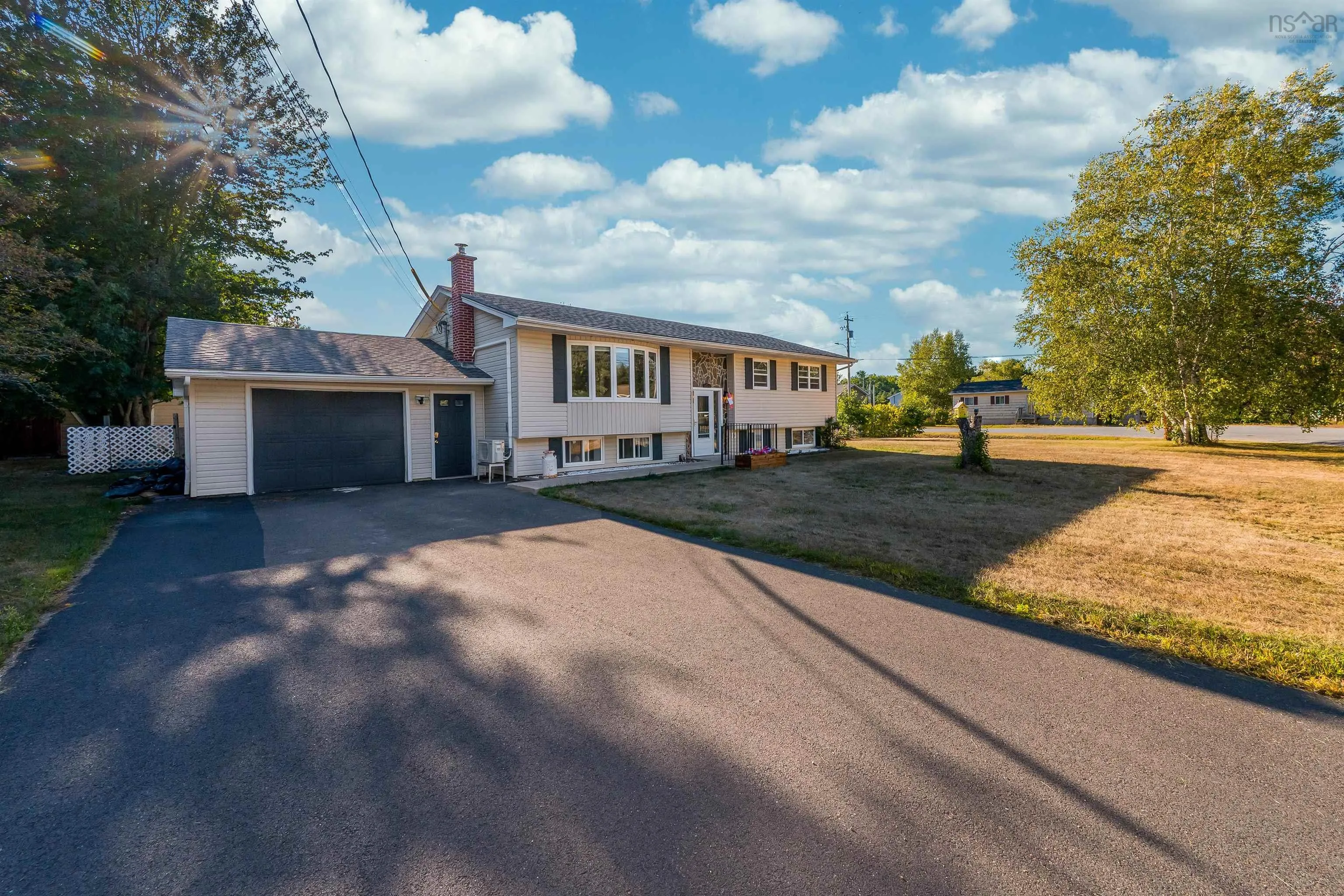 1115 Tufts Avenue, Greenwood, NS B0S 1R0, 5 Bedrooms Bedrooms, ,2 BathroomsBathrooms,Residential,For Sale,Tufts,202523409
