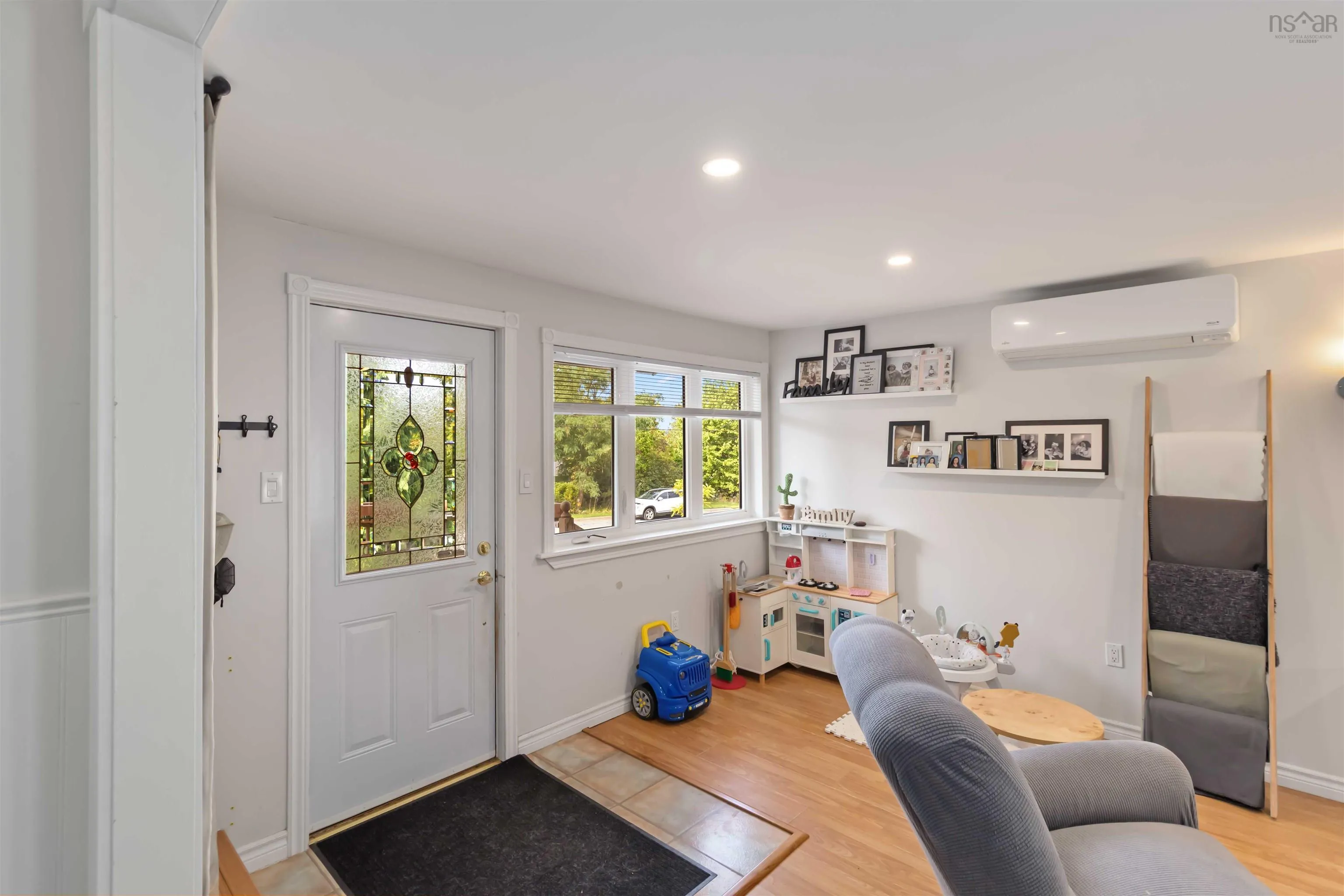 51 Hillside Avenue, Lower Sackville, NS B4C 1W6, 2 Bedrooms Bedrooms, ,1 BathroomBathrooms,Residential,For Sale,Hillside,202523027