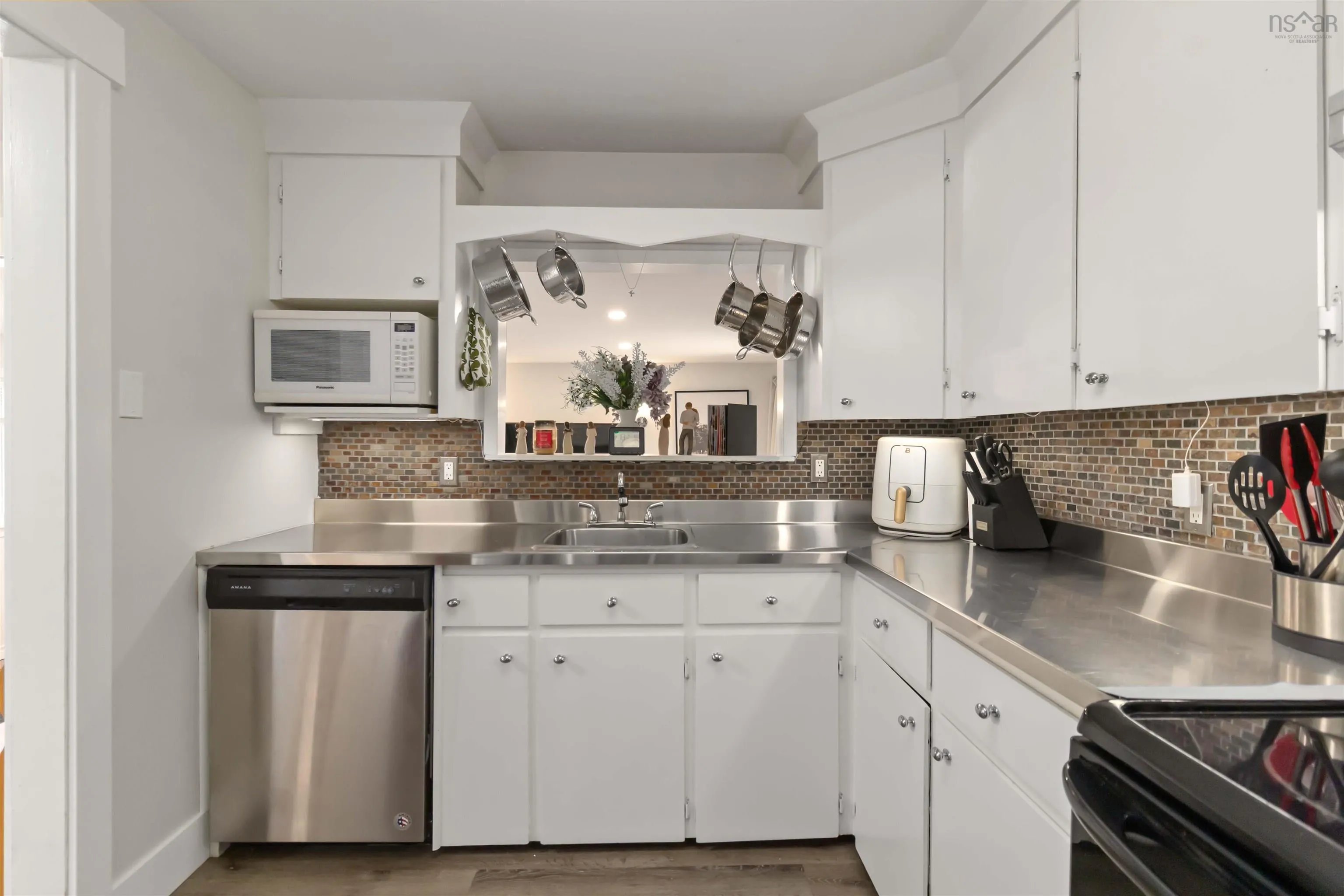 51 Hillside Avenue, Lower Sackville, NS B4C 1W6, 2 Bedrooms Bedrooms, ,1 BathroomBathrooms,Residential,For Sale,Hillside,202523027