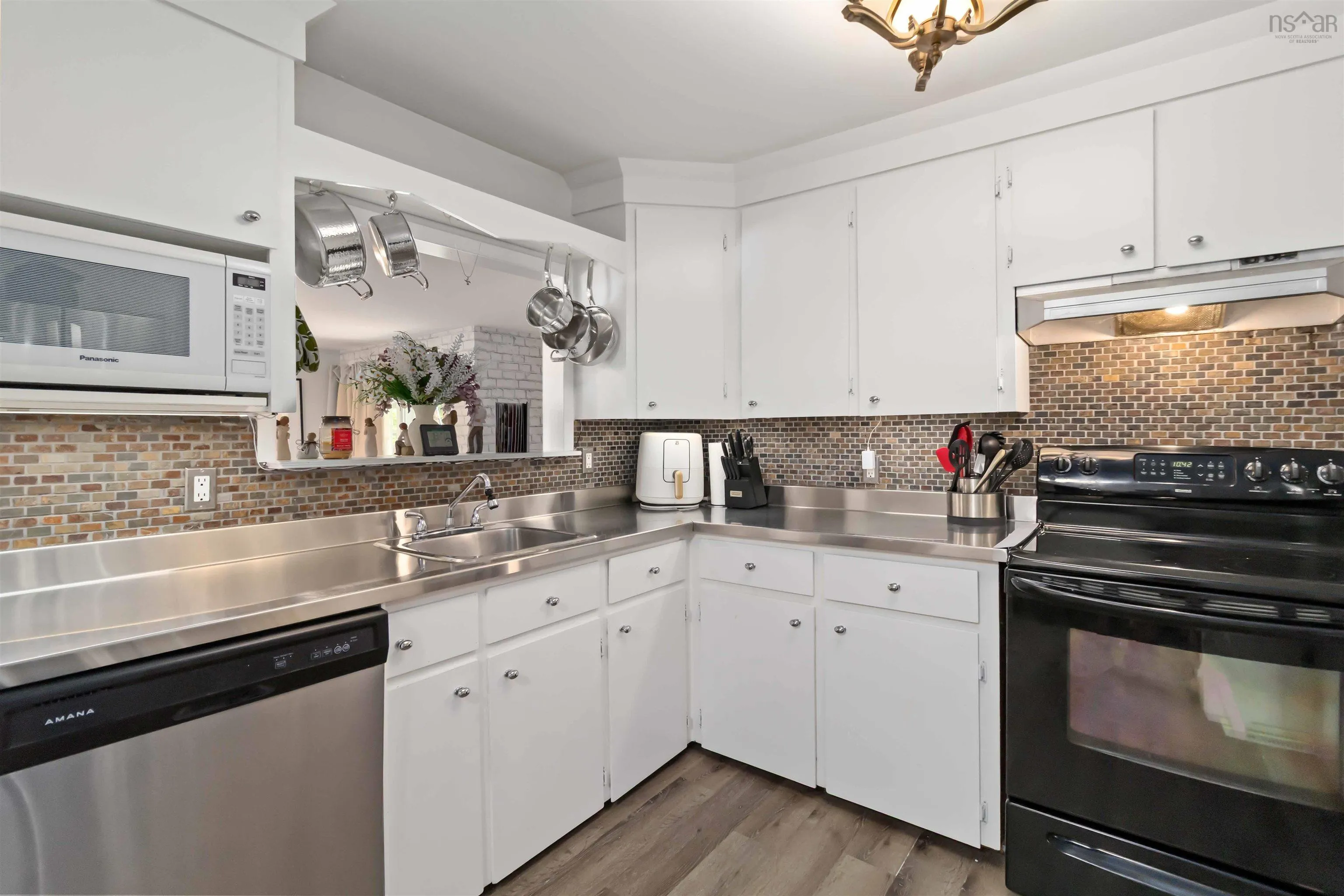 51 Hillside Avenue, Lower Sackville, NS B4C 1W6, 2 Bedrooms Bedrooms, ,1 BathroomBathrooms,Residential,For Sale,Hillside,202523027