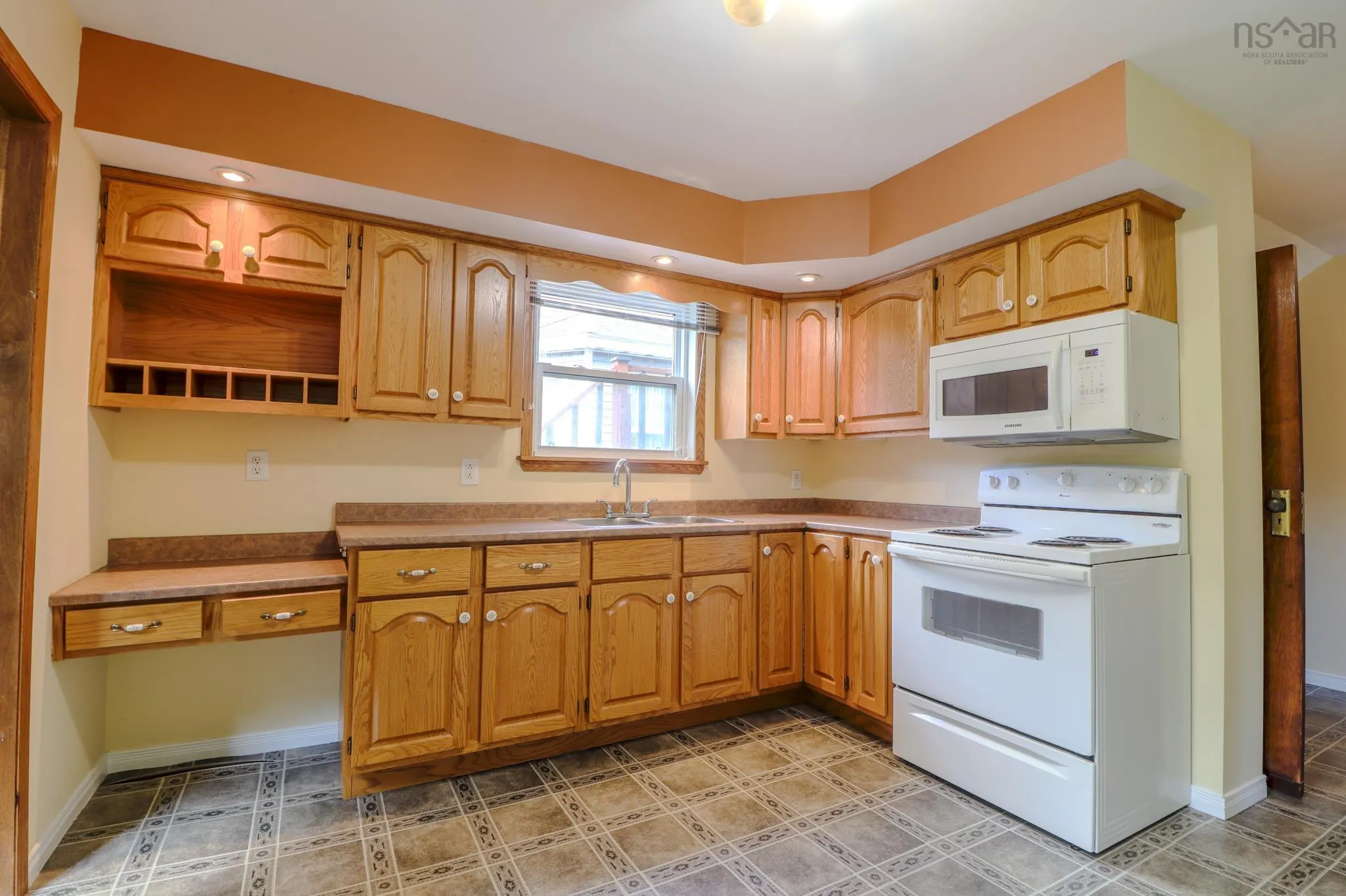 512 Charlotte Street, Sydney, NS B1P 1E7, 5 Bedrooms Bedrooms, ,Residential Income,For Sale,Charlotte,202523372