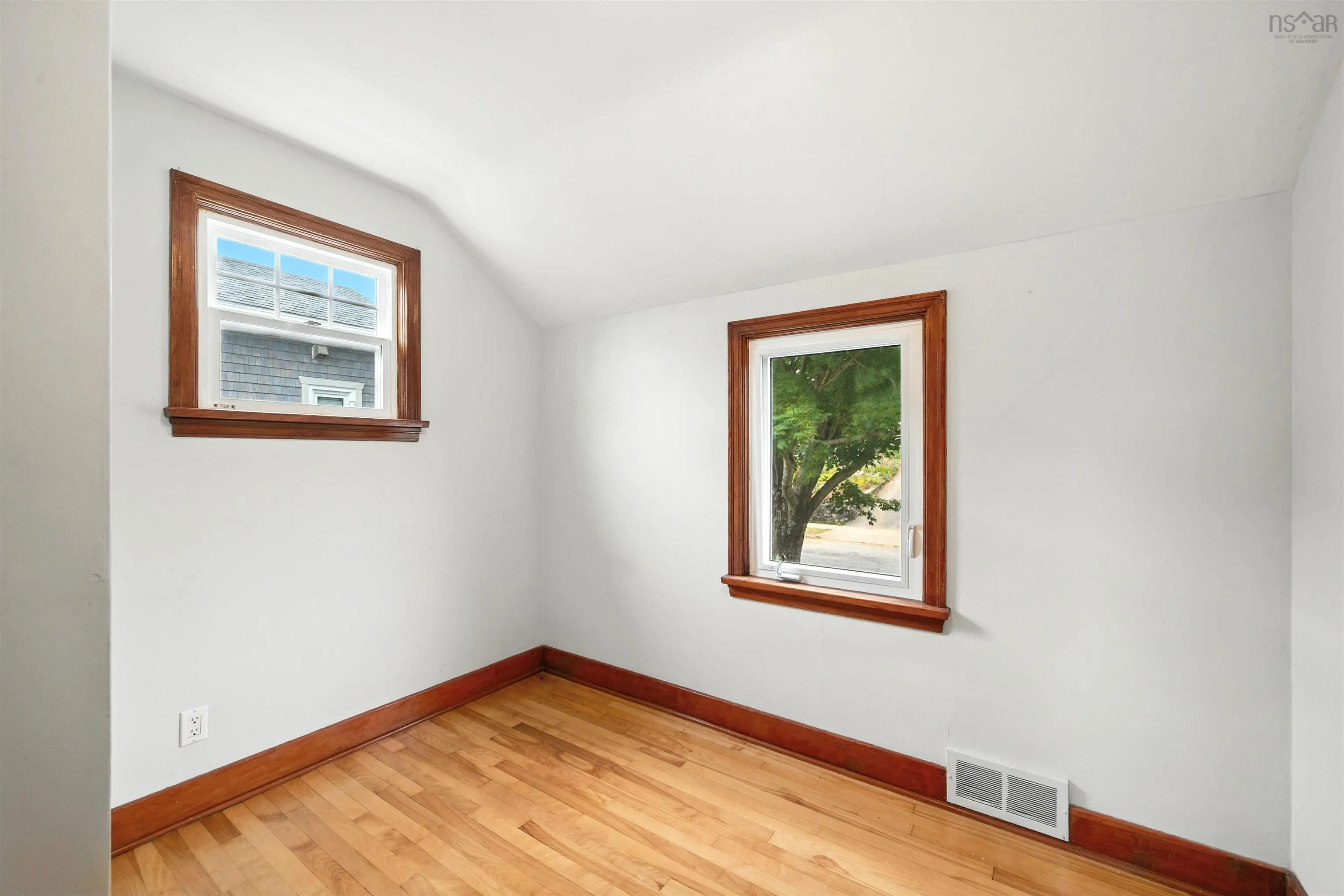 21 Mount Pleasant Avenue, Dartmouth, NS B3A 3T3, 3 Bedrooms Bedrooms, ,1 BathroomBathrooms,Residential,For Sale,Mount Pleasant,202520772