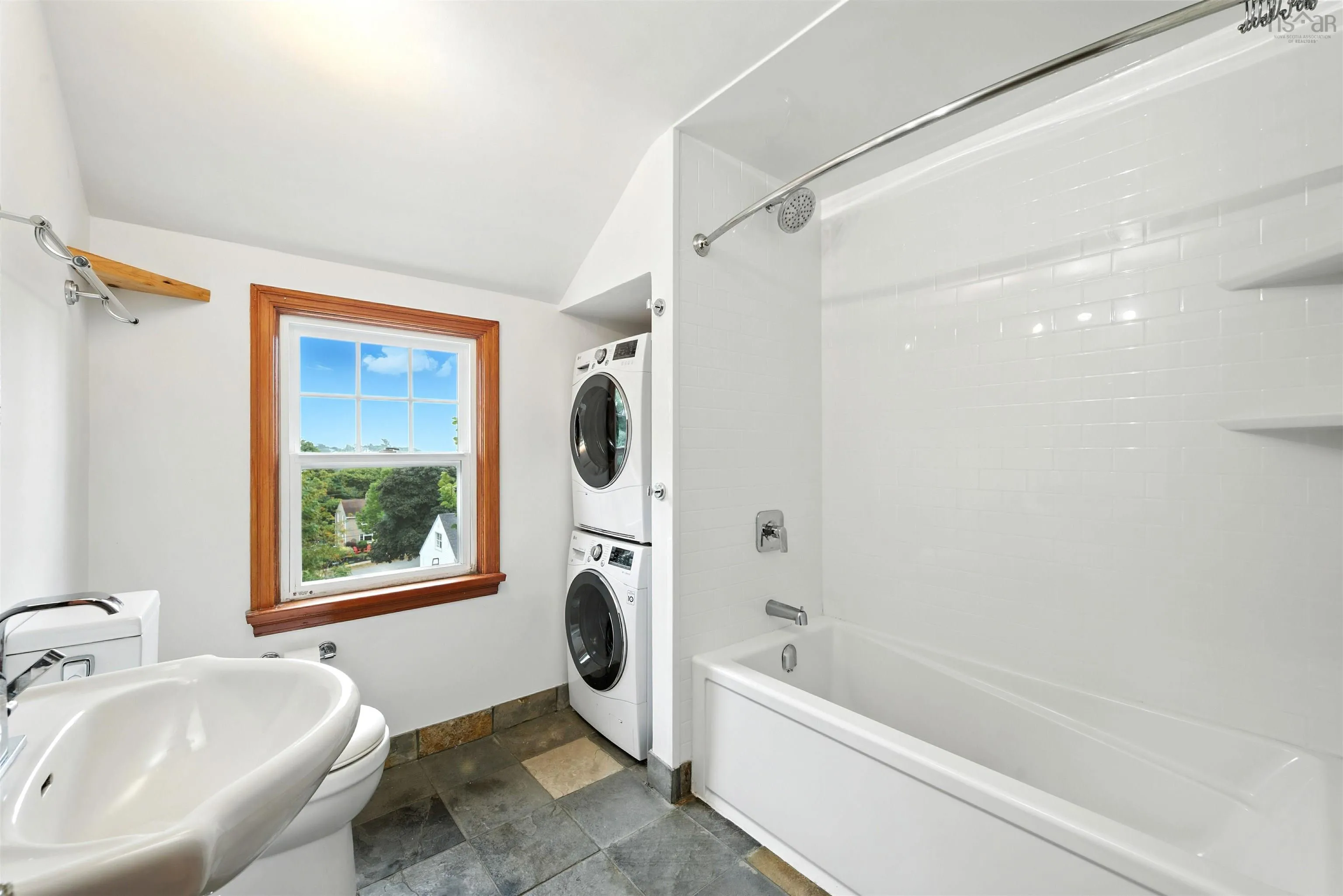 21 Mount Pleasant Avenue, Dartmouth, NS B3A 3T3, 3 Bedrooms Bedrooms, ,1 BathroomBathrooms,Residential,For Sale,Mount Pleasant,202520772