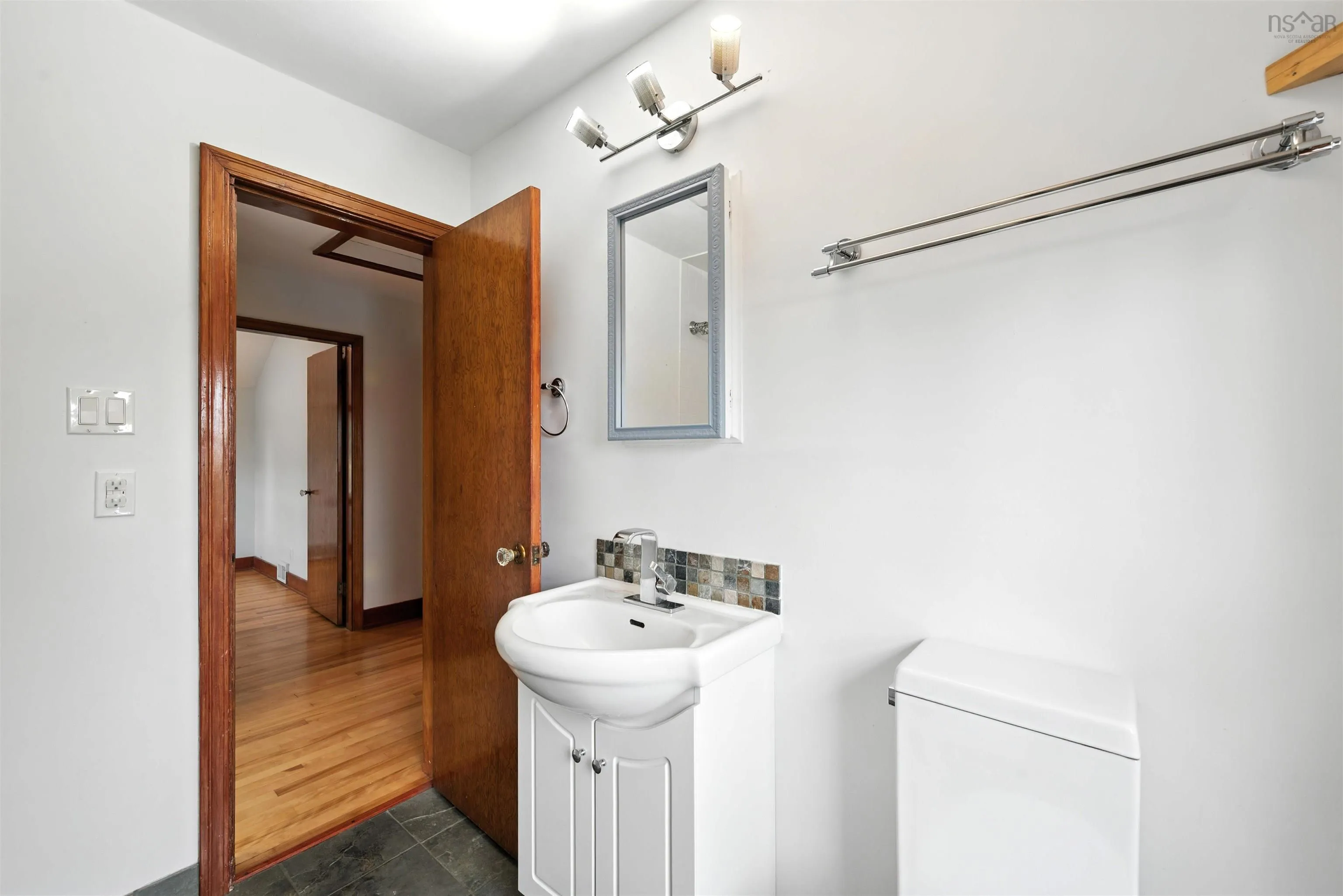 21 Mount Pleasant Avenue, Dartmouth, NS B3A 3T3, 3 Bedrooms Bedrooms, ,1 BathroomBathrooms,Residential,For Sale,Mount Pleasant,202520772