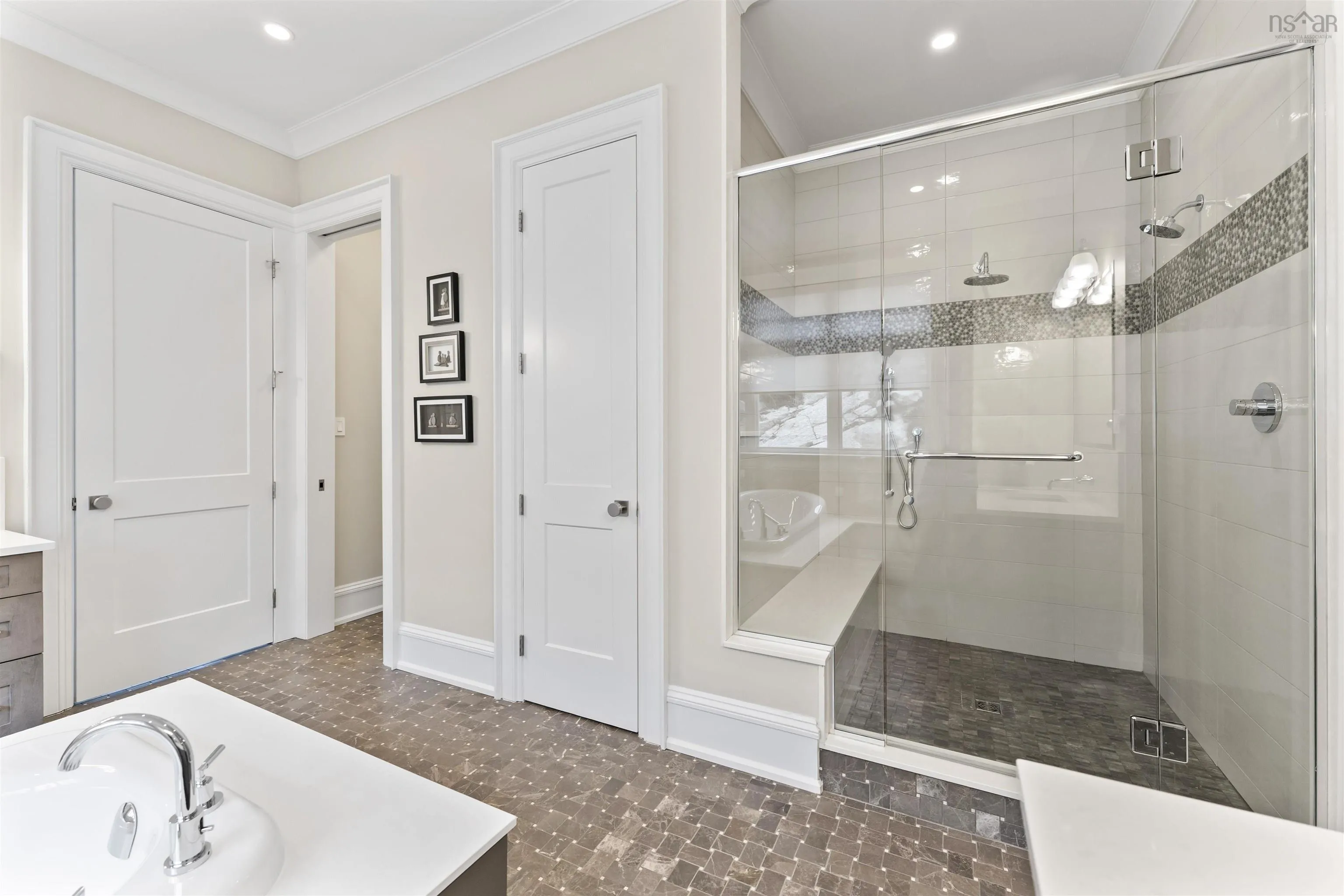 21 Saltspray Lane, Halibut Bay Ns B3v 0b1, 4 Bedrooms Bedrooms, ,5 BathroomsBathrooms,Residential,For Sale,Saltspray,202509439