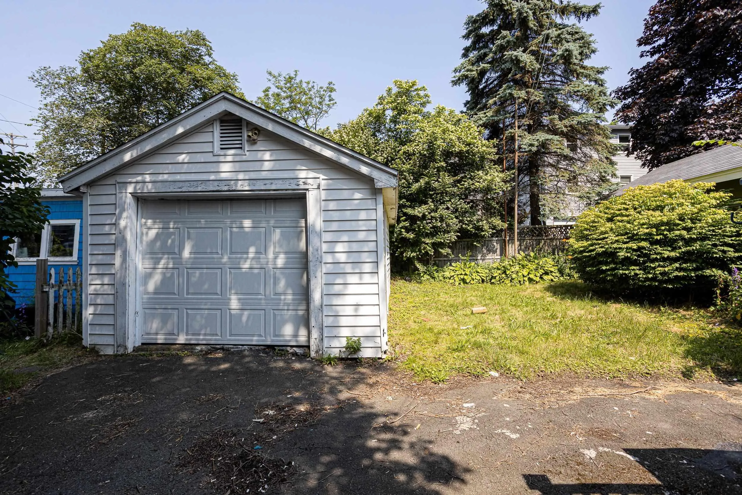 6983 Chebucto Road, Halifax, NS B3L 1M6, 8 Bedrooms Bedrooms, ,3 BathroomsBathrooms,Residential,For Sale,Chebucto,202518006