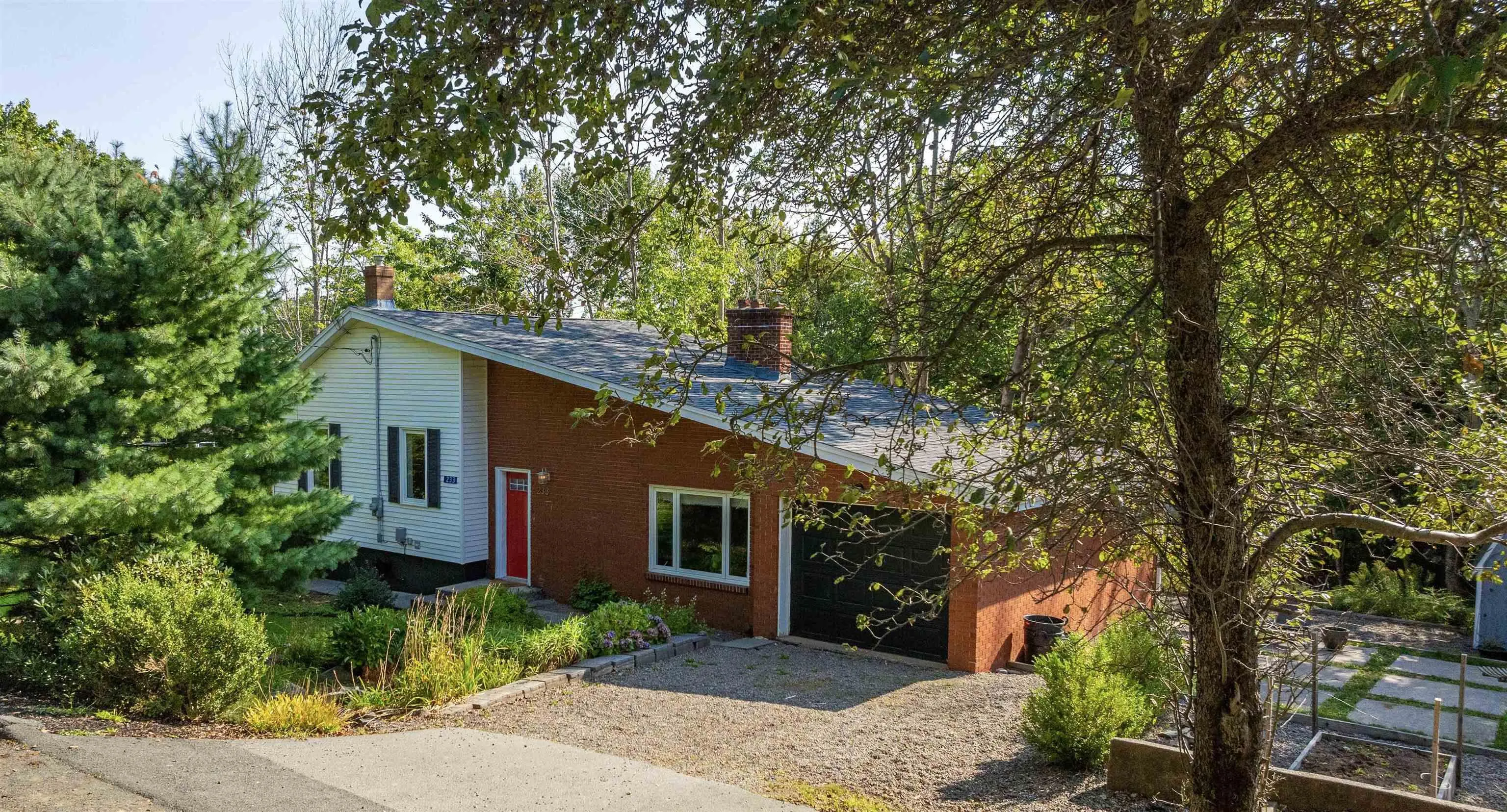 233 High Street, Halifax, NS B4A 1M7, 3 Bedrooms Bedrooms, ,1 BathroomBathrooms,Residential,For Sale,High,202523677