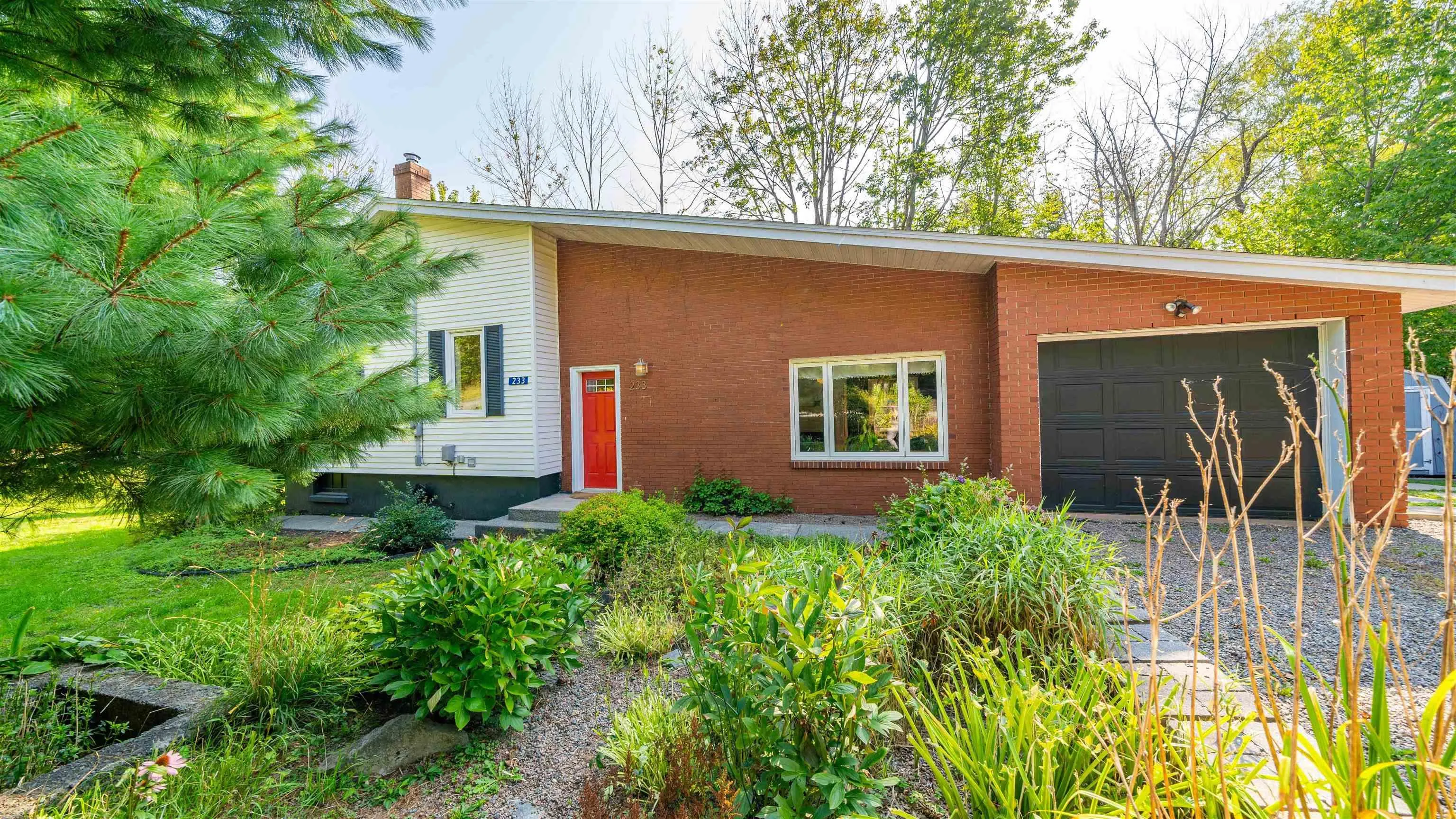 233 High Street, Halifax, NS B4A 1M7, 3 Bedrooms Bedrooms, ,1 BathroomBathrooms,Residential,For Sale,High,202523677