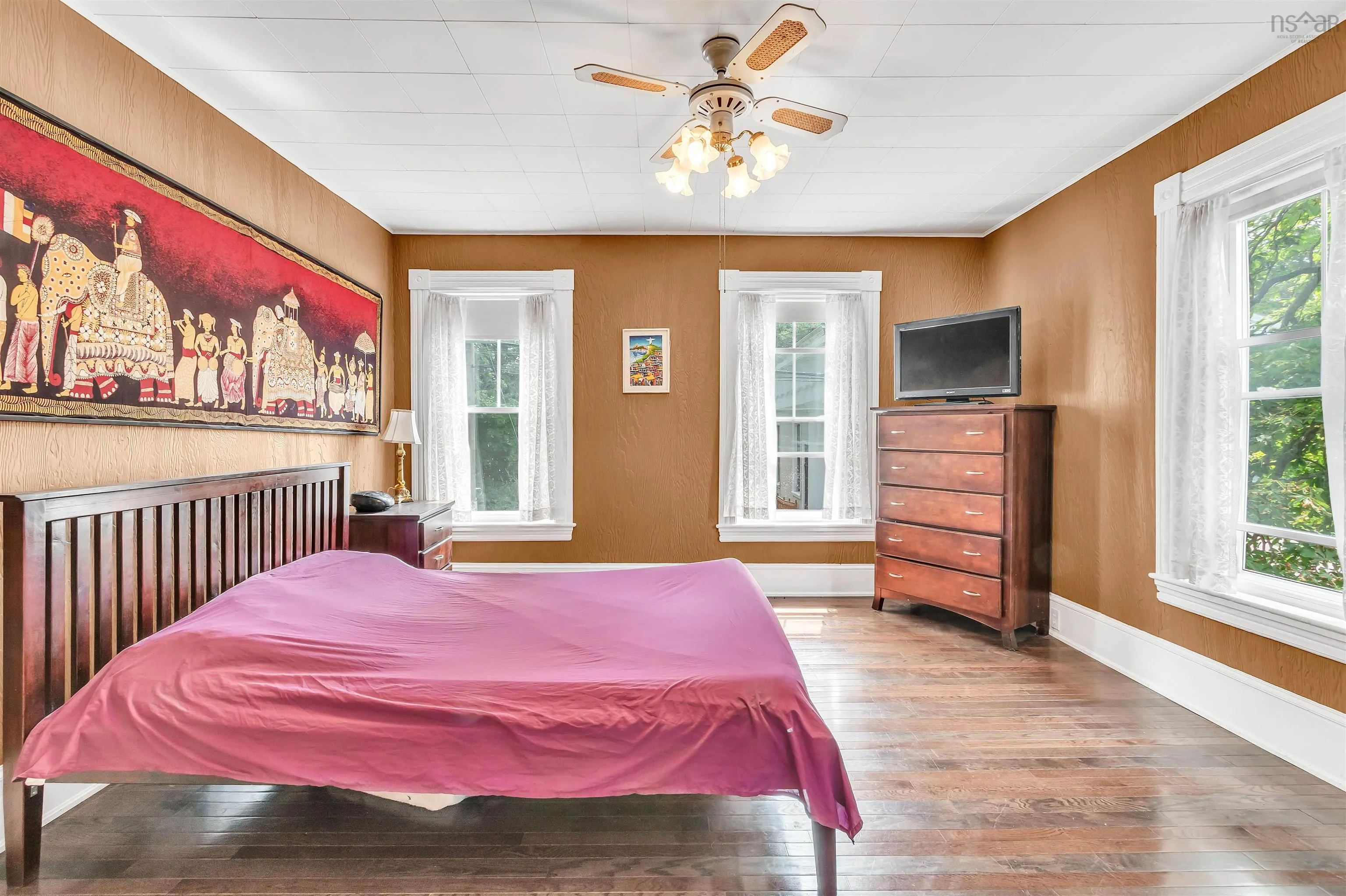 136 Church Street, Liverpool, NS B0T 1K0, 6 Bedrooms Bedrooms, ,4 BathroomsBathrooms,Residential,For Sale,Church,202519306