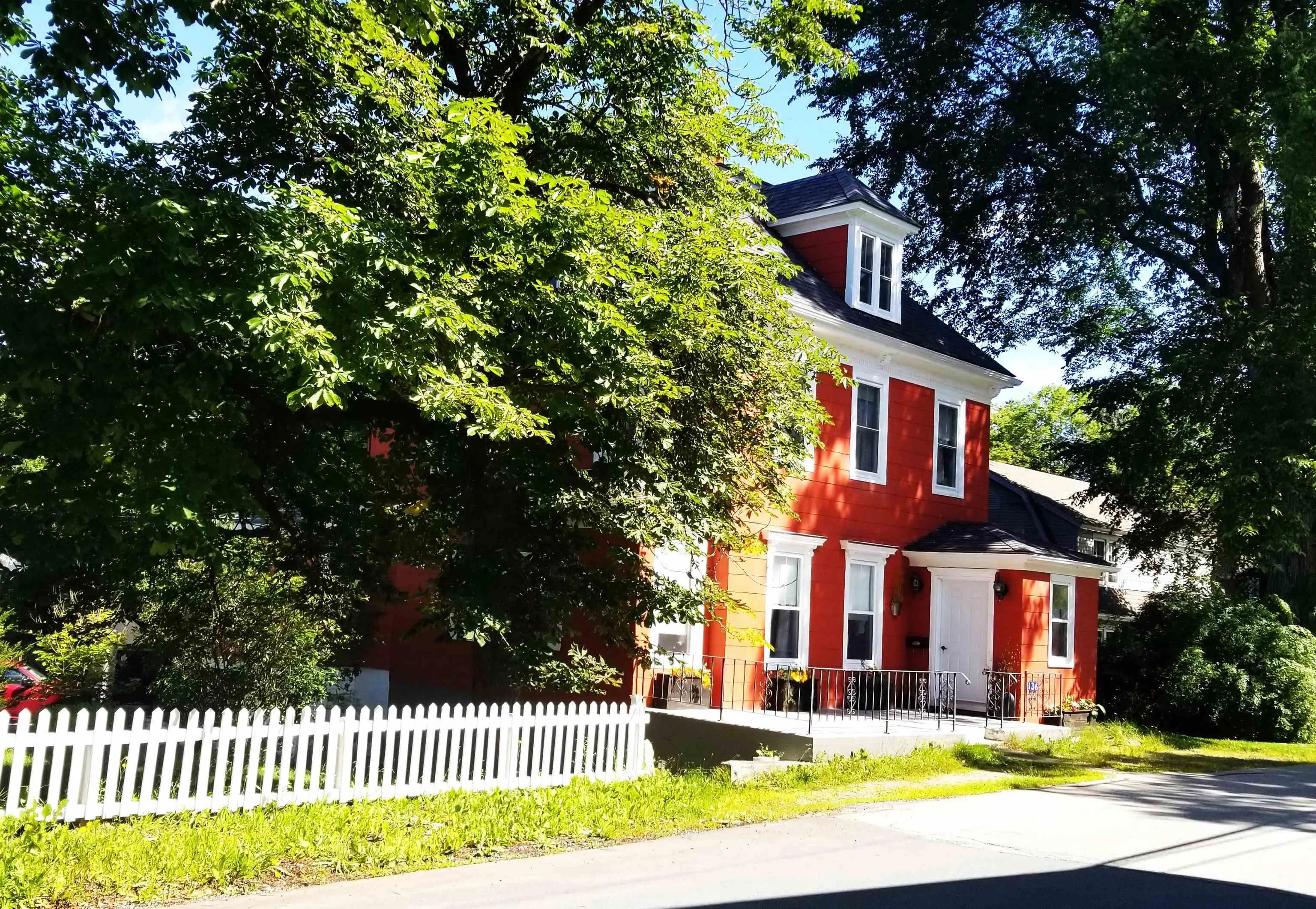 136 Church Street, Liverpool, NS B0T 1K0, 6 Bedrooms Bedrooms, ,4 BathroomsBathrooms,Residential,For Sale,Church,202519306